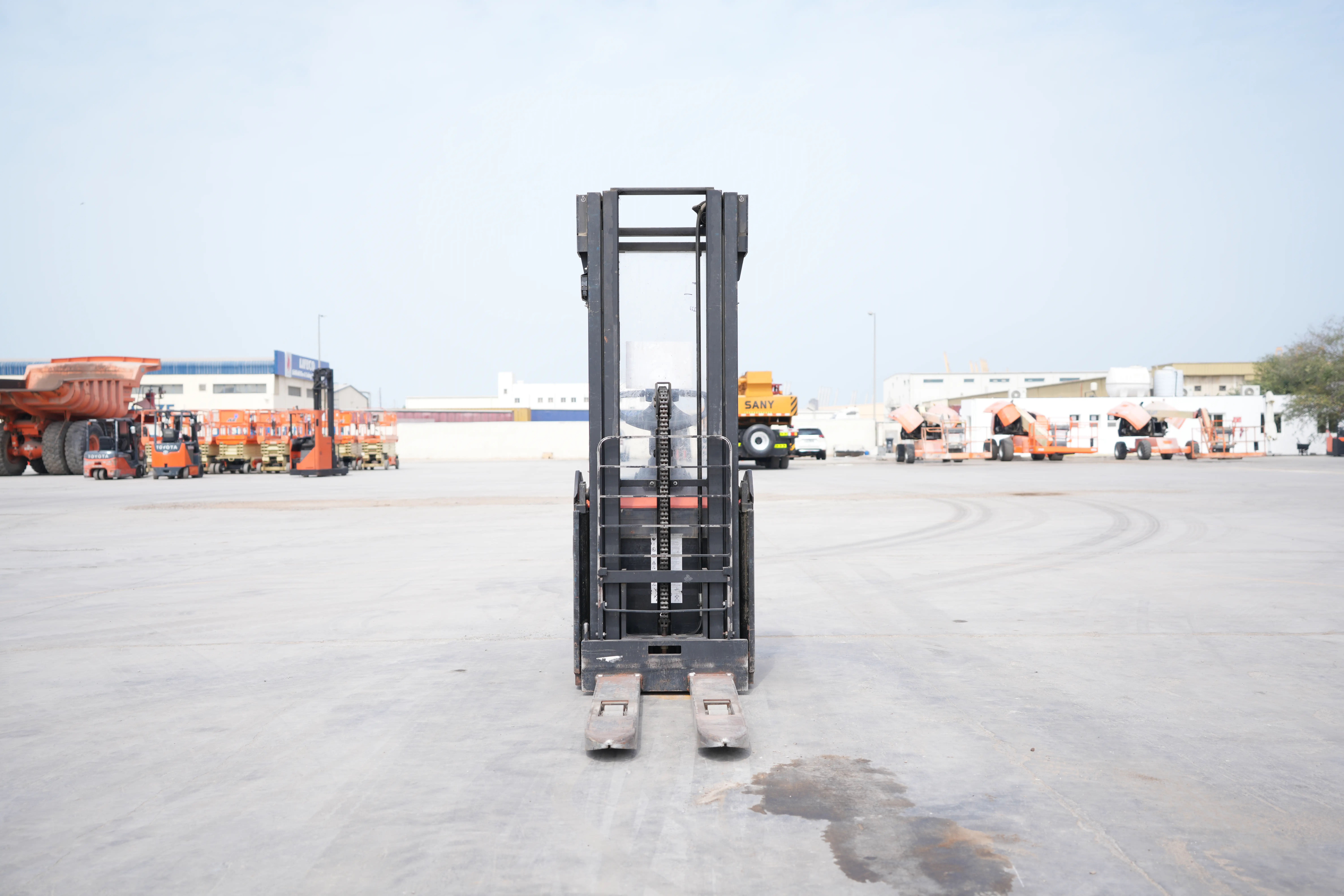 Product-Toyota Staxio SPE140 pallet stacker-exterior