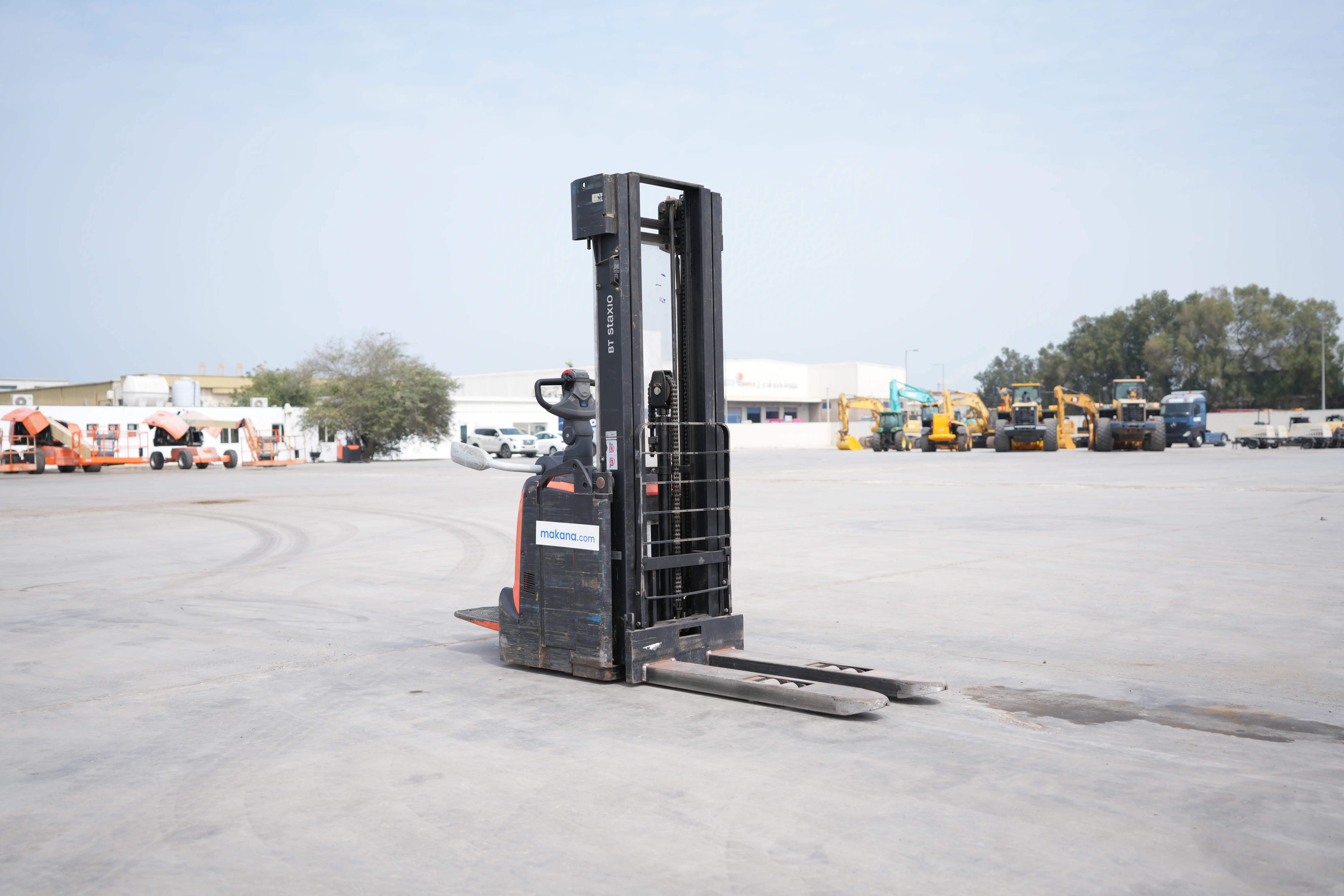Product-Toyota Staxio SPE140 pallet stacker-exterior