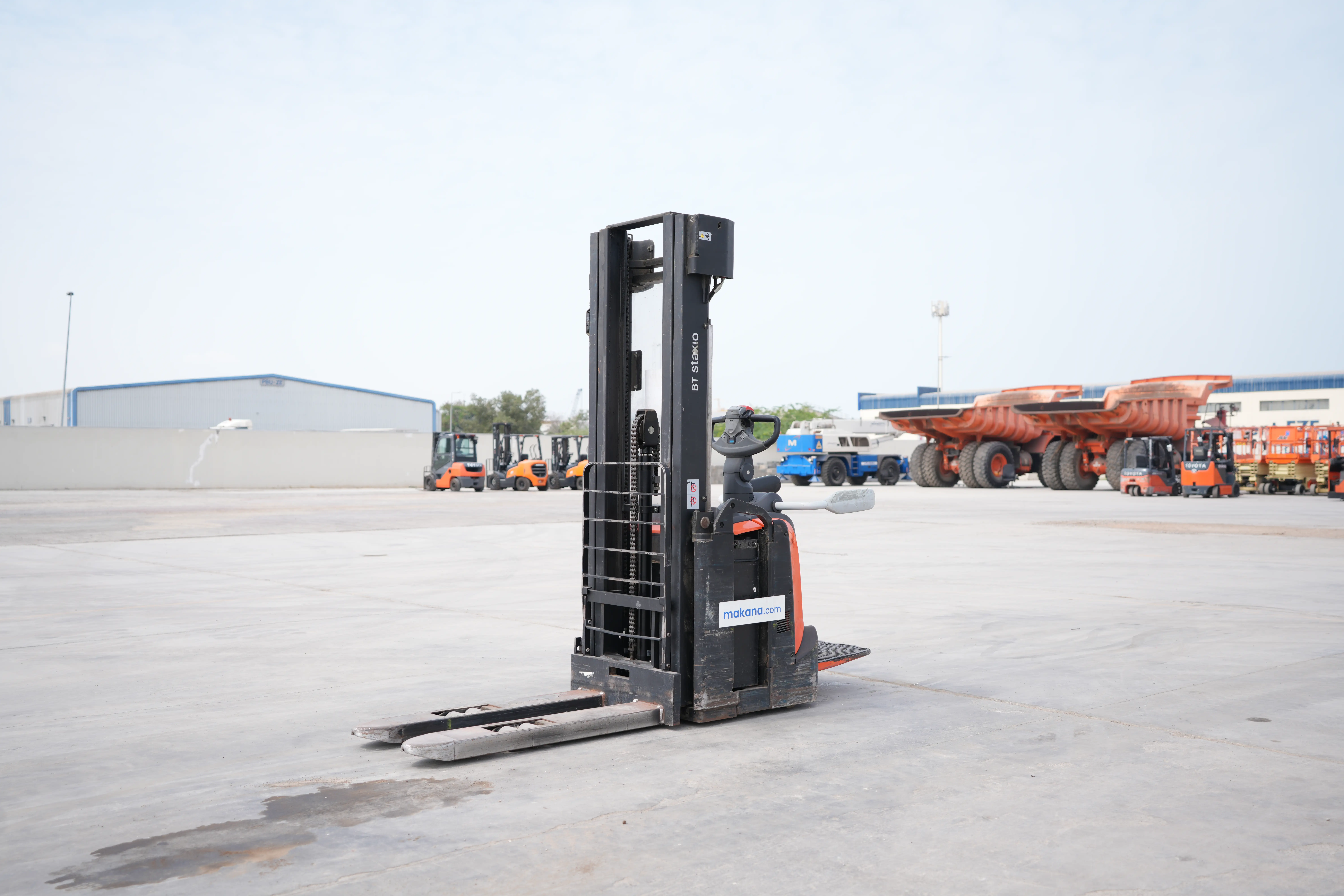Product-Toyota Staxio SPE140 pallet stacker-exterior
