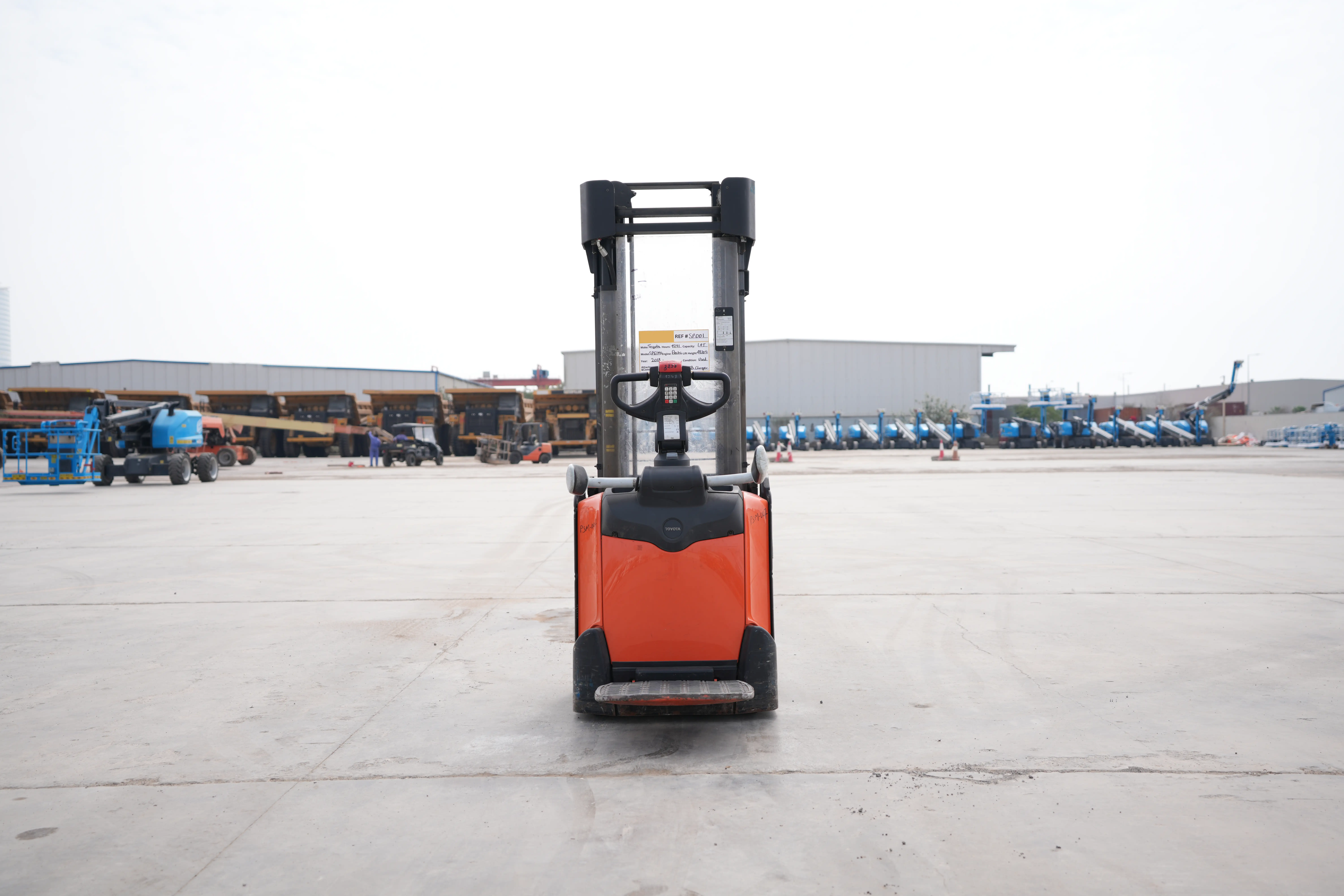 Product-Toyota Staxio SPE140 pallet stacker-exterior