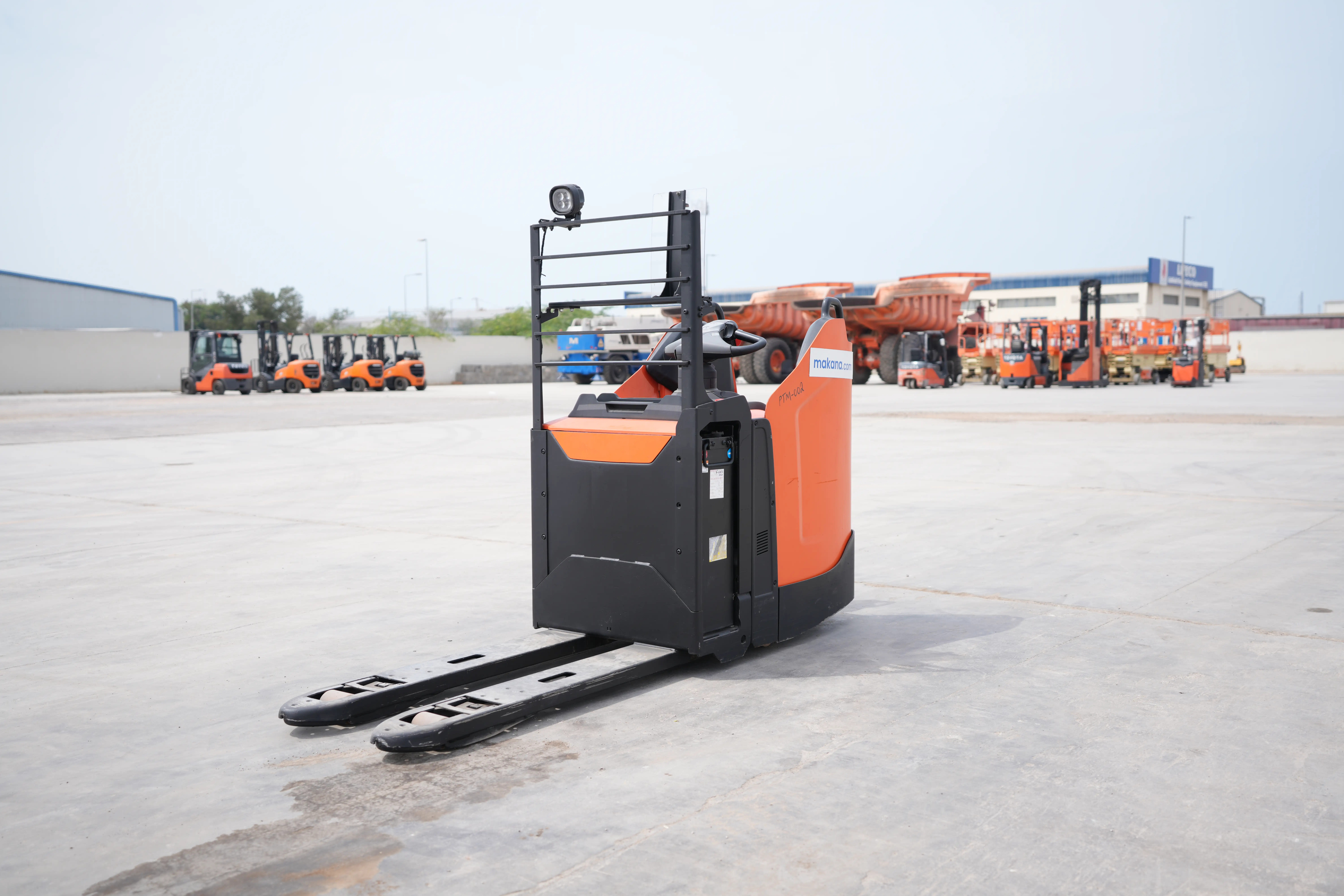 Product-Toyota Levio LPE200 pallet truck-exterior