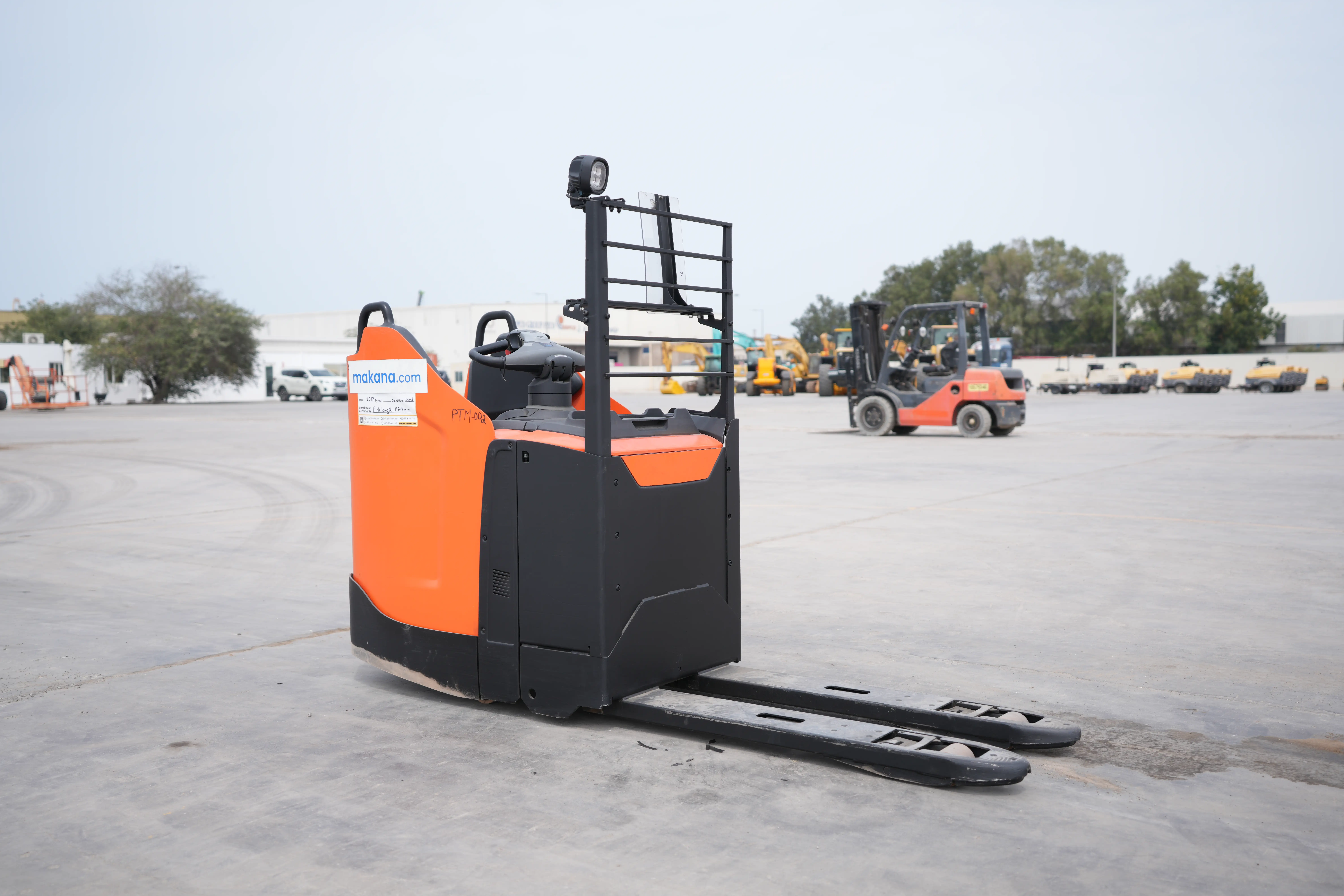 Product-Toyota Levio LPE200 pallet truck-exterior