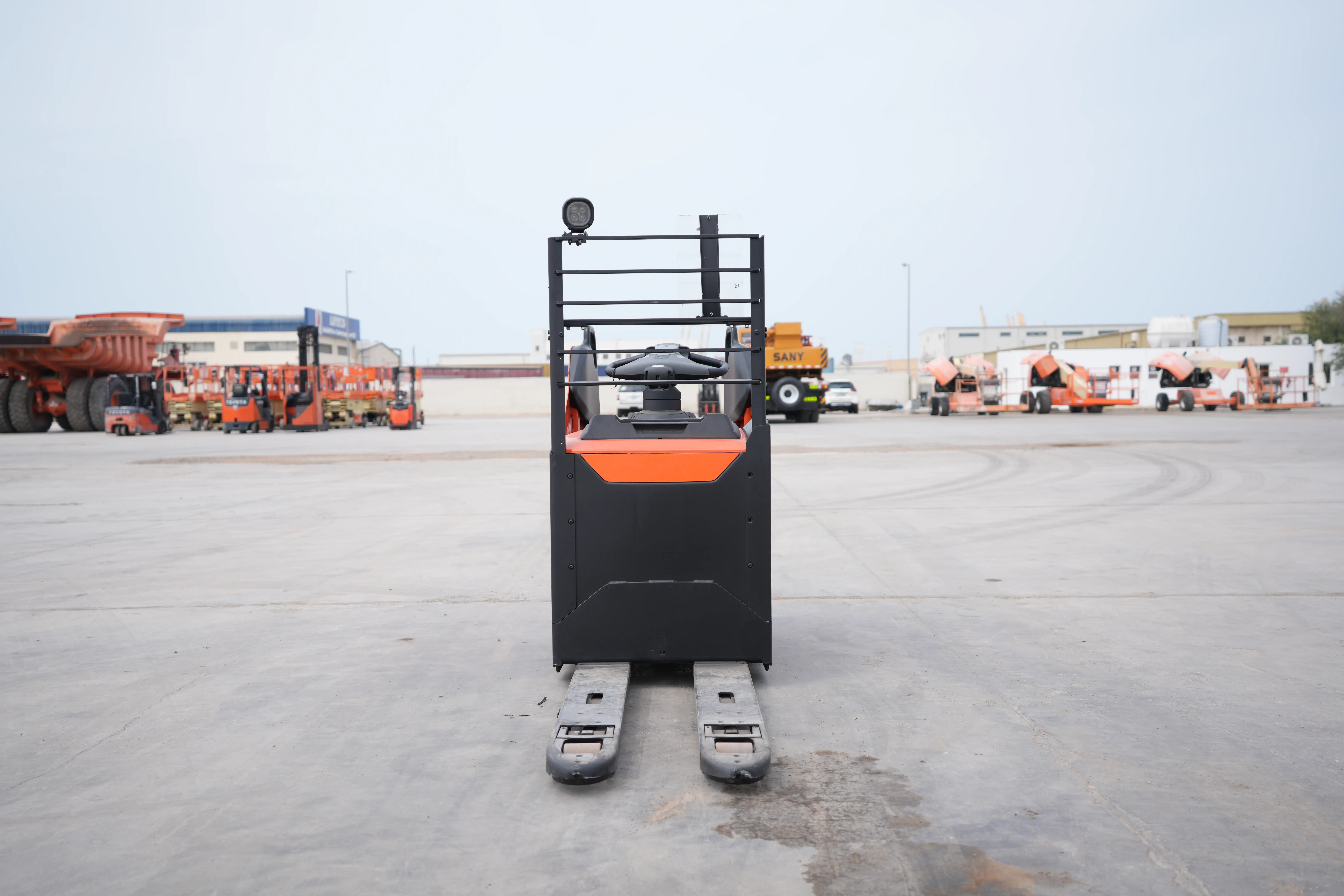Product-Toyota Levio LPE200 pallet truck-exterior