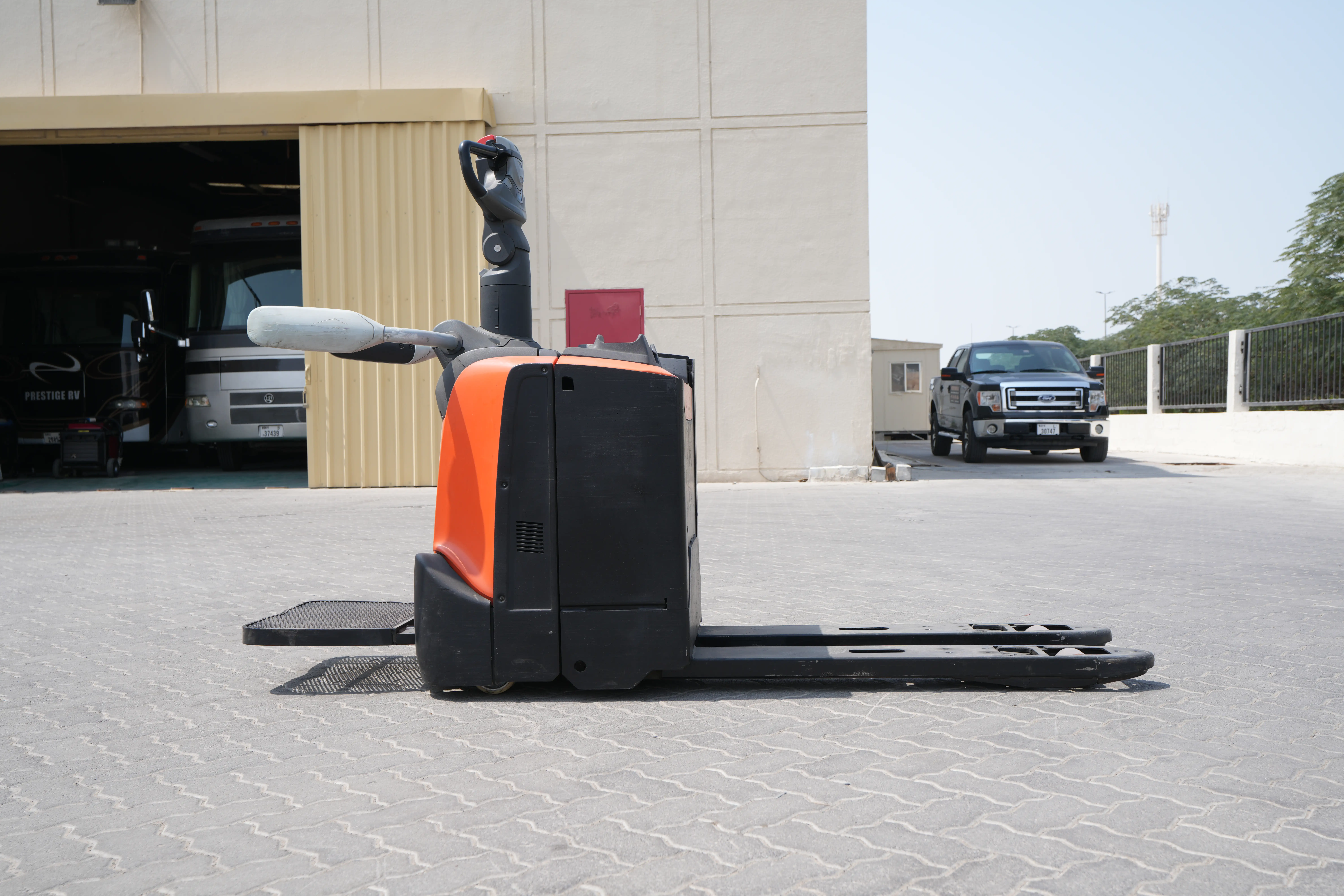 Product-2017 Toyota Levio LPE200 pallet truck-exterior