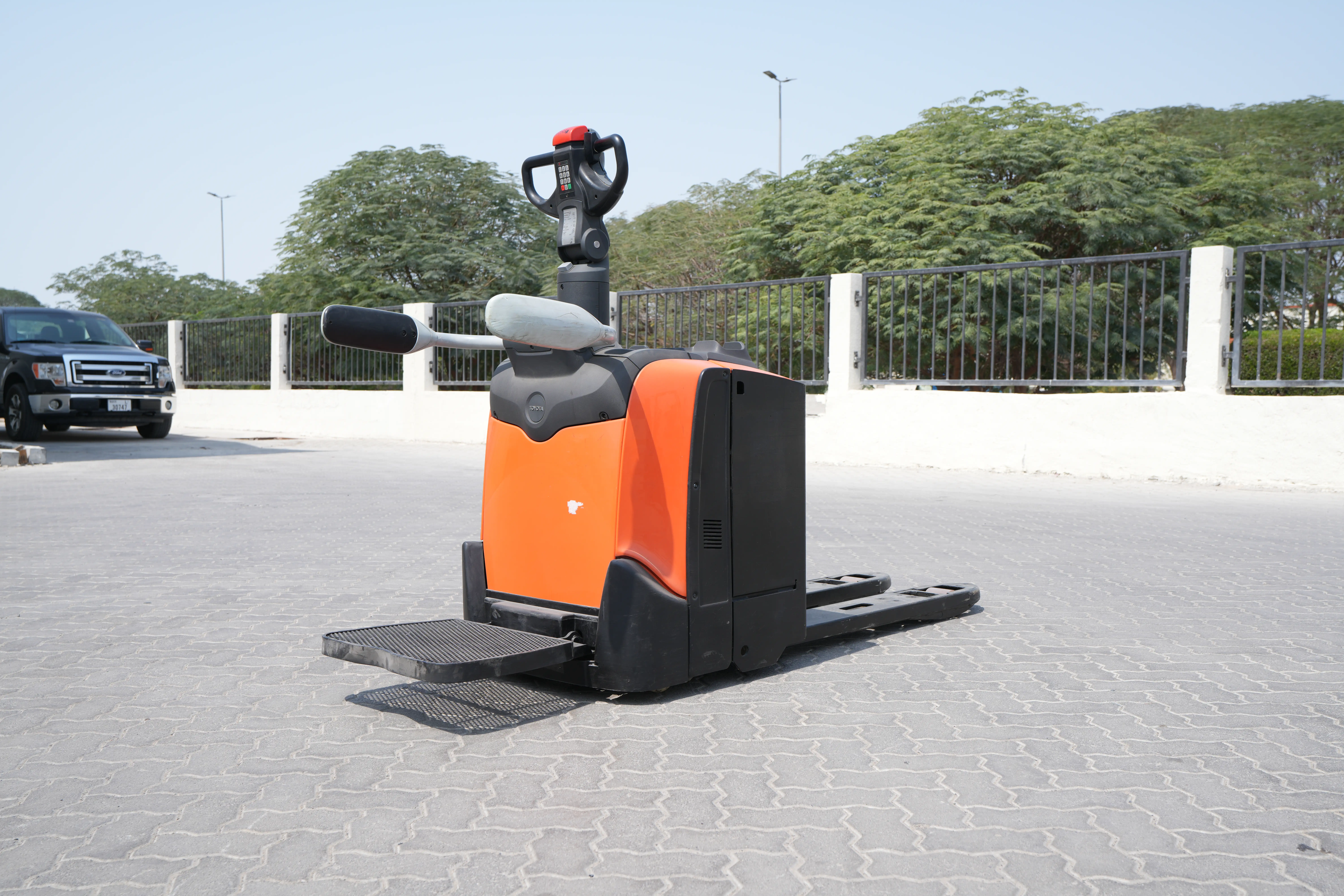 Product-2017 Toyota Levio LPE200 pallet truck-exterior