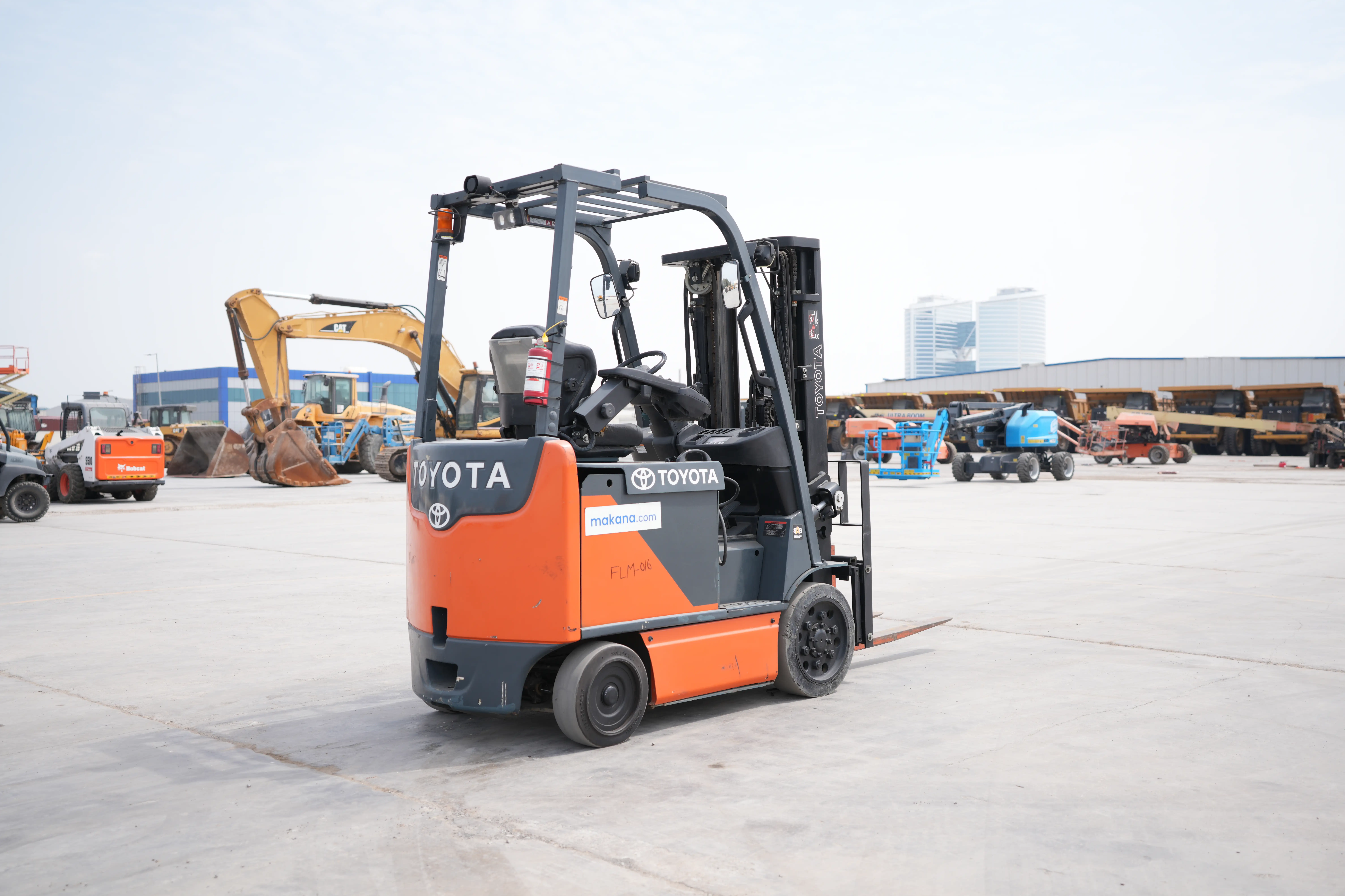 Product-Toyota 8FBCU25 electric forklift-exterior