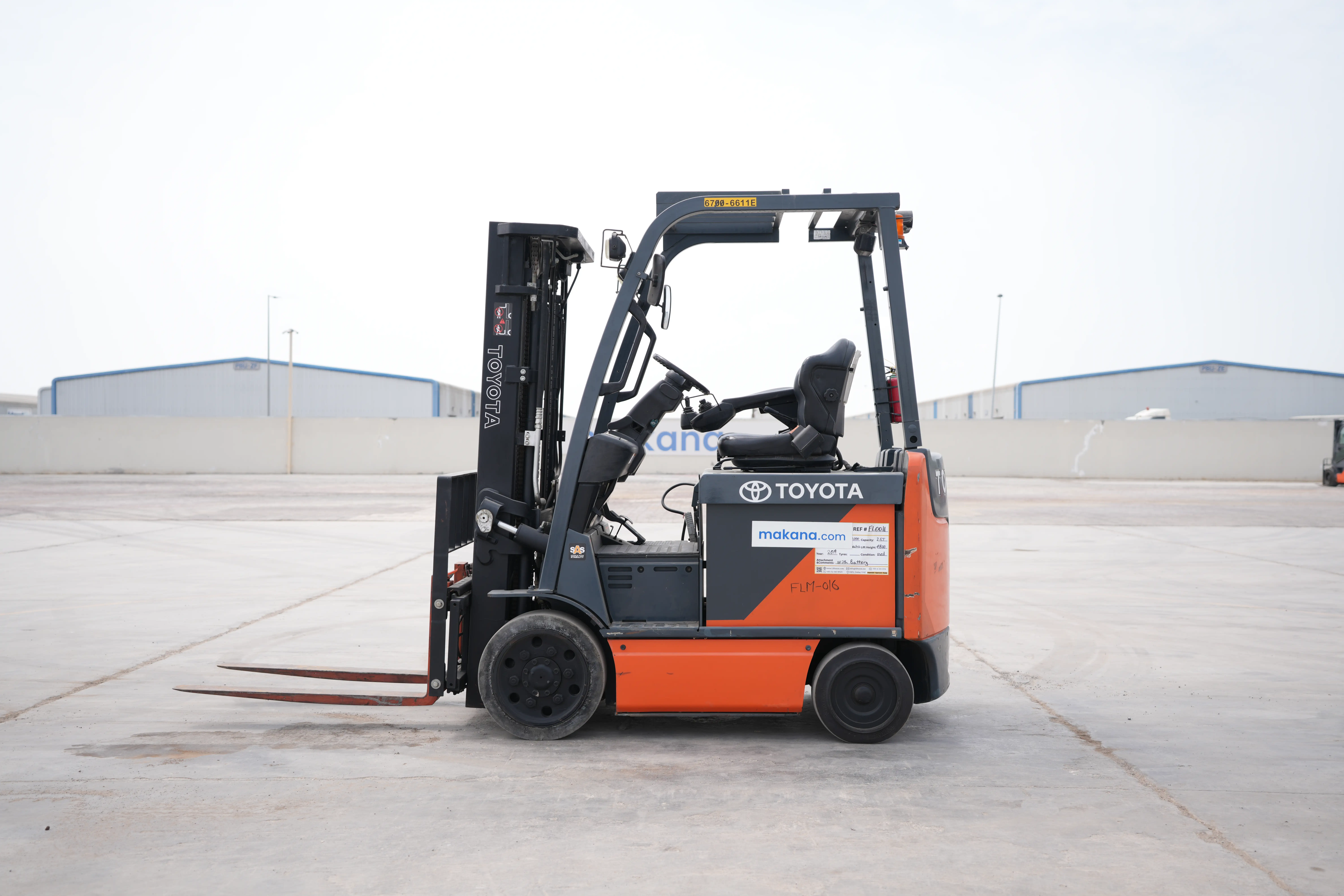 Product-Toyota 8FBCU25 electric forklift-exterior