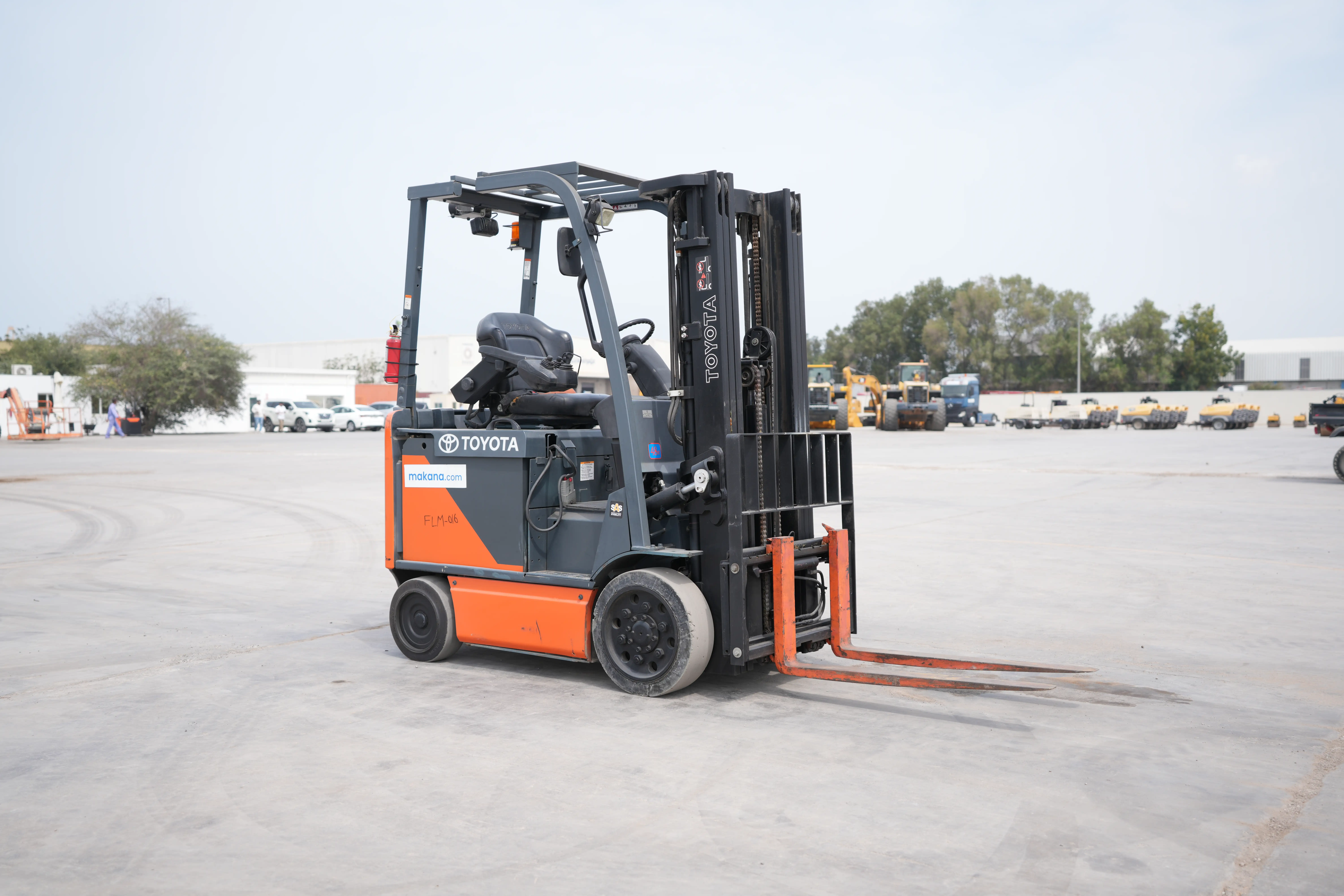 Product-Toyota 8FBCU25 electric forklift-exterior