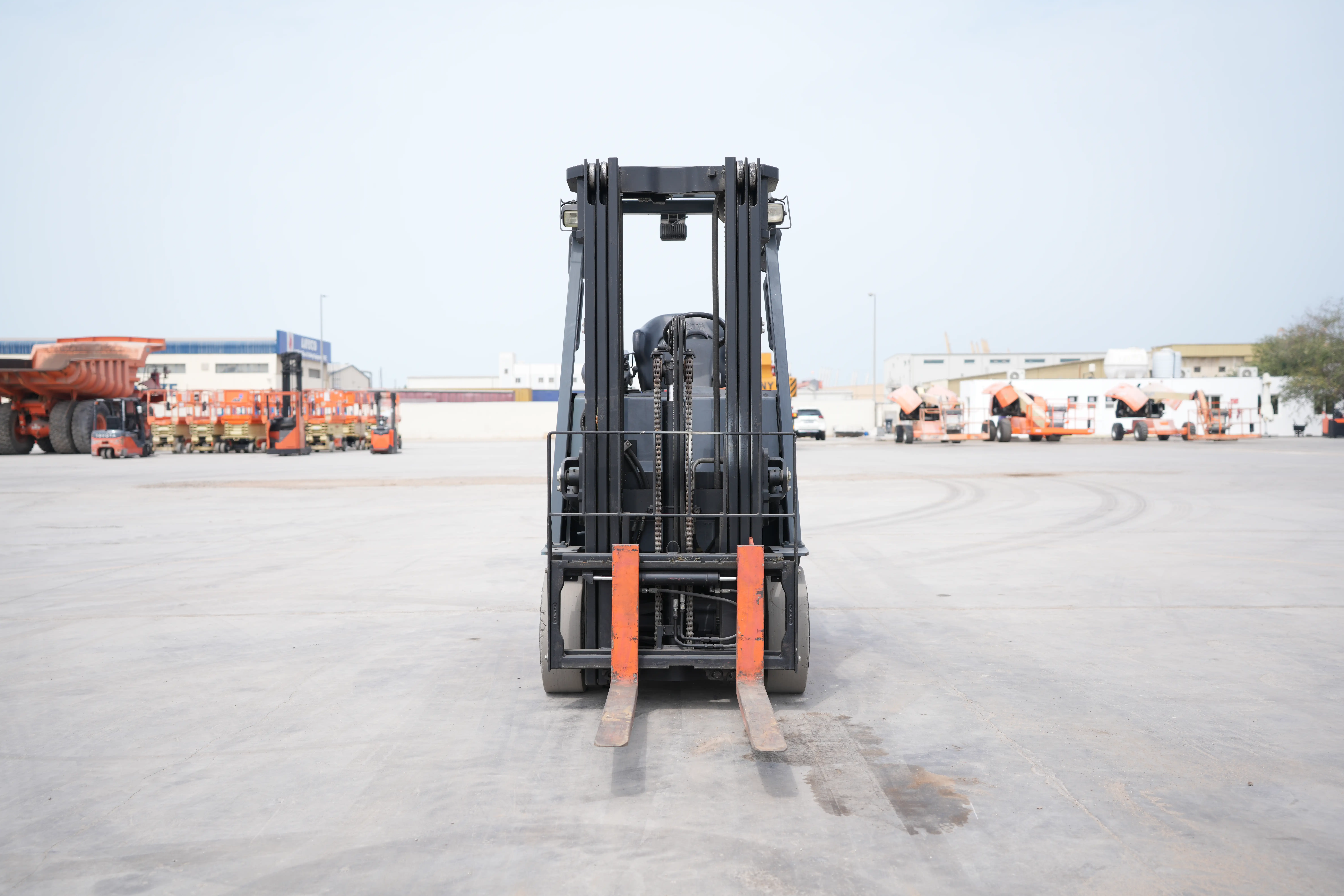 Product-Toyota 8FBCU25 electric forklift-exterior