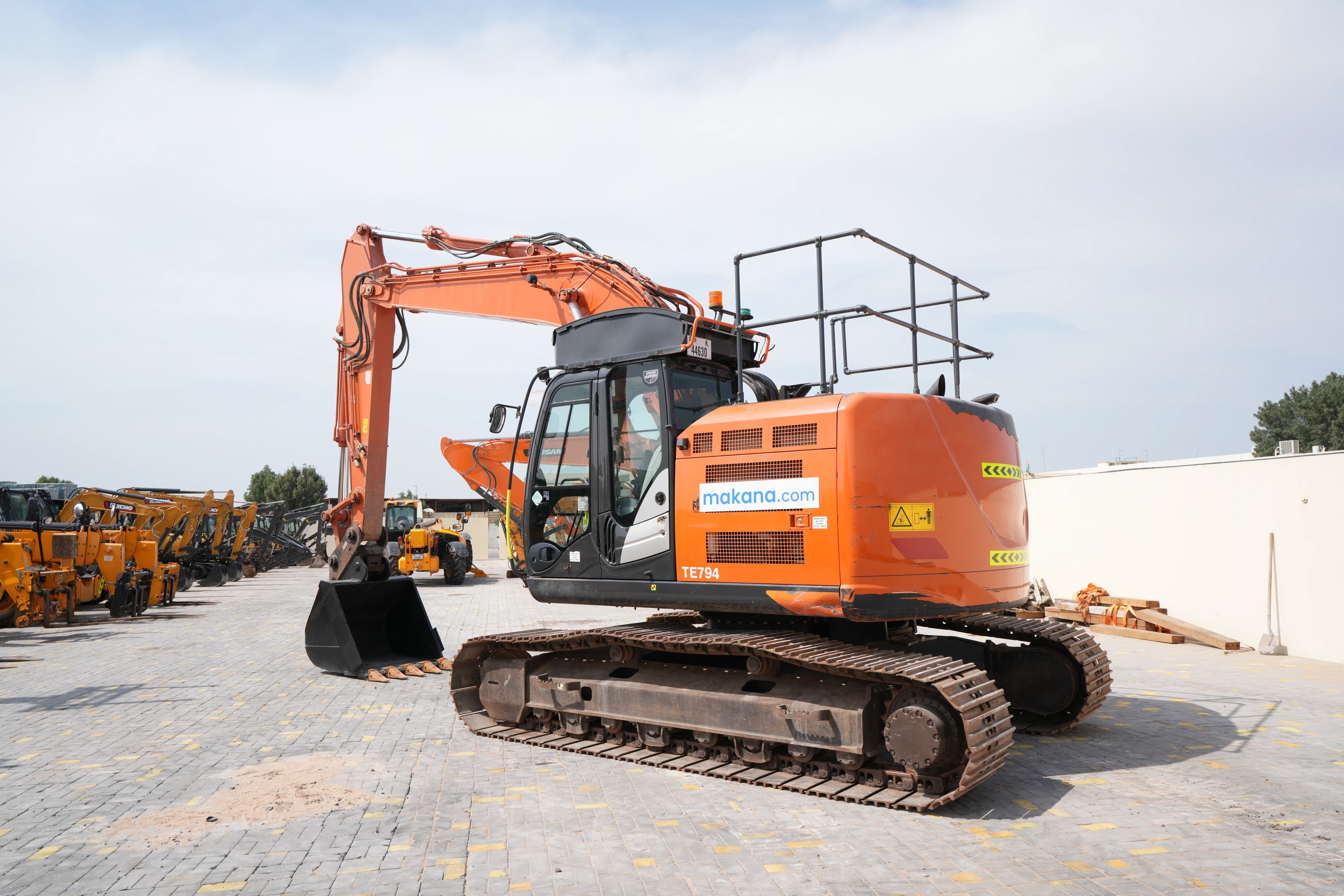 Product-2021 Hitachi ZX225USRLC-6 medium excavator-exterior