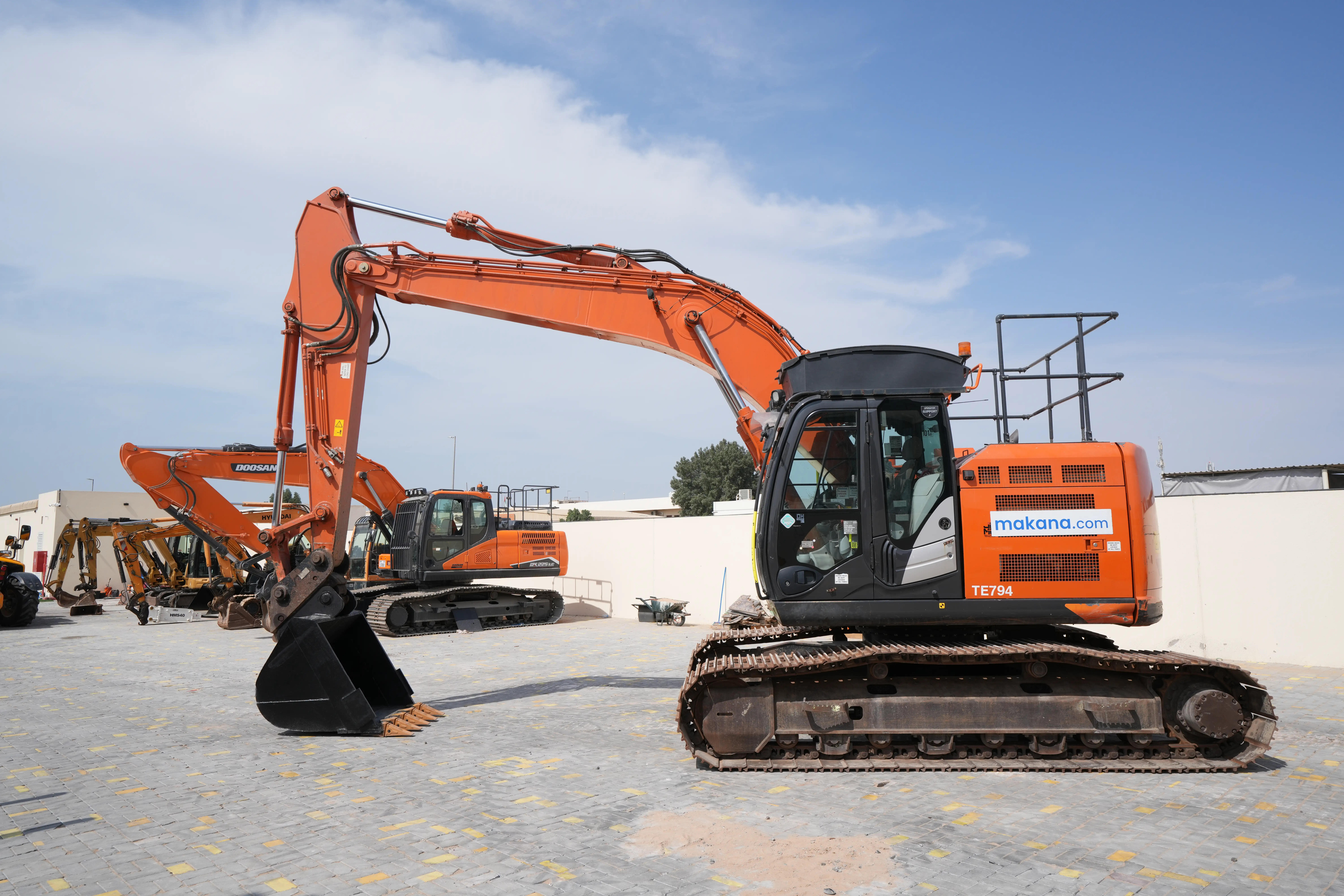 Product-2021 Hitachi ZX225USRLC-6 medium excavator-exterior