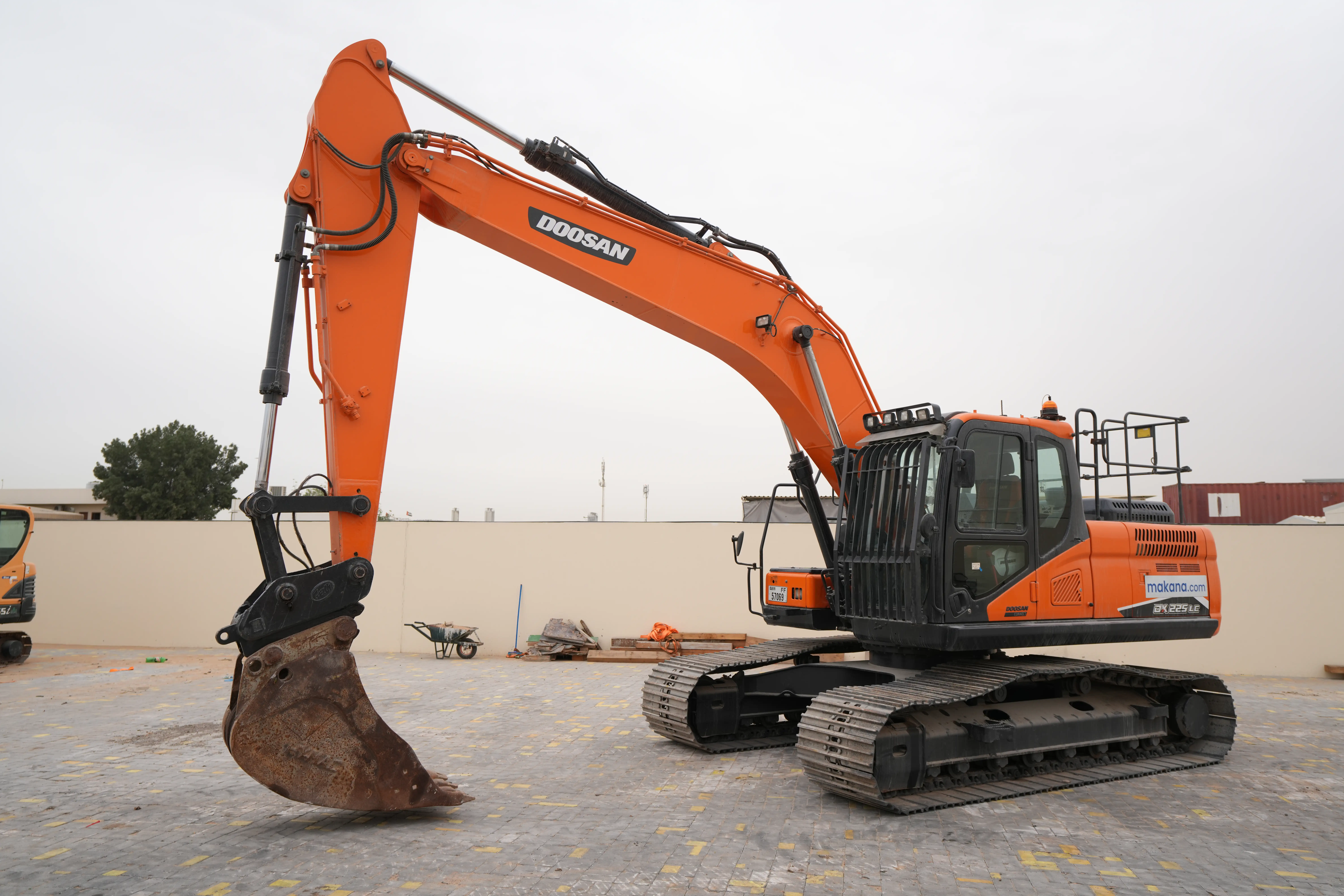 Product-2021 Doosan DX225LC-5 medium excavator-exterior