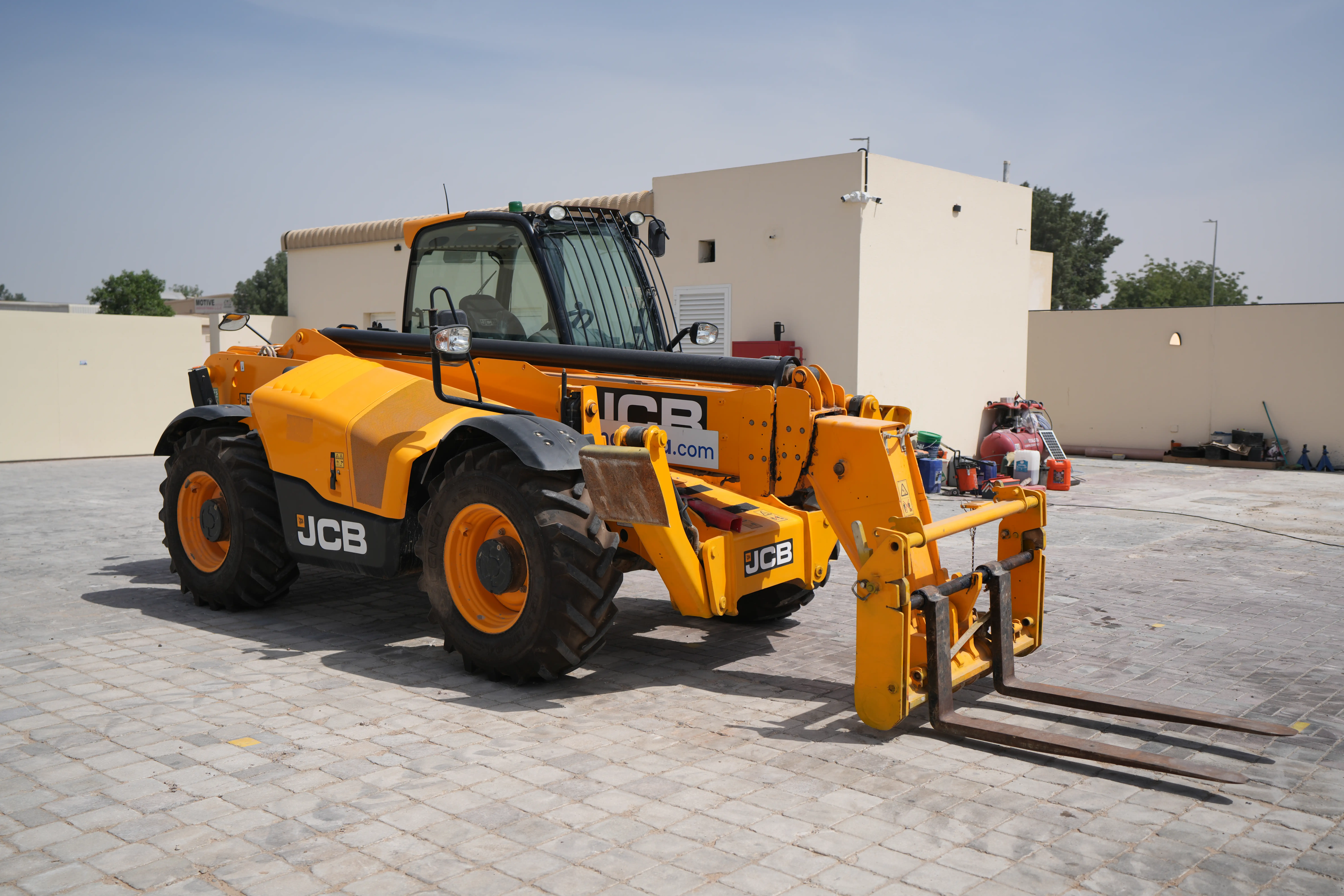 Product-JCB 540V140 telehandler-exterior