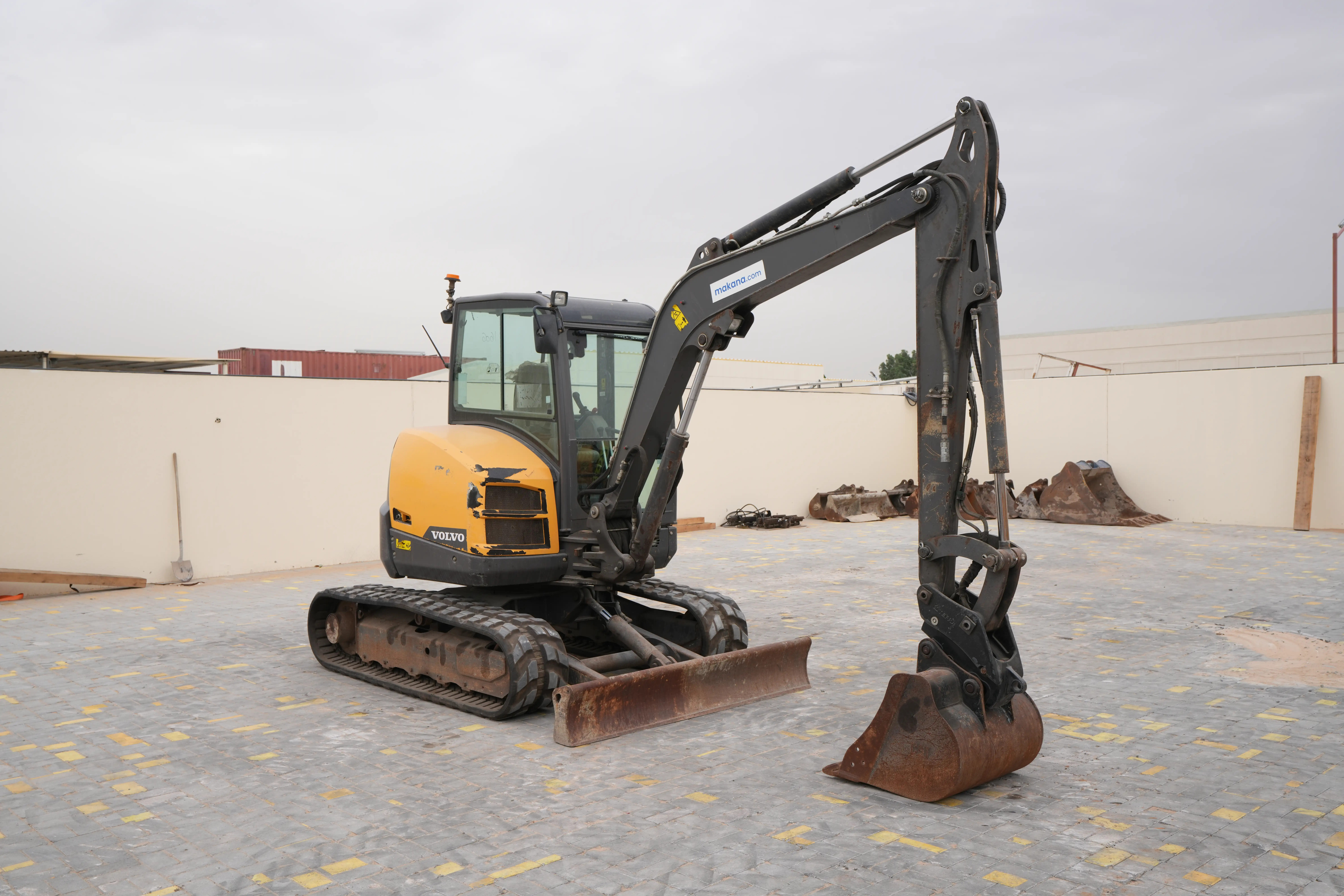 Product-Volvo ECR50D mini excavator-exterior