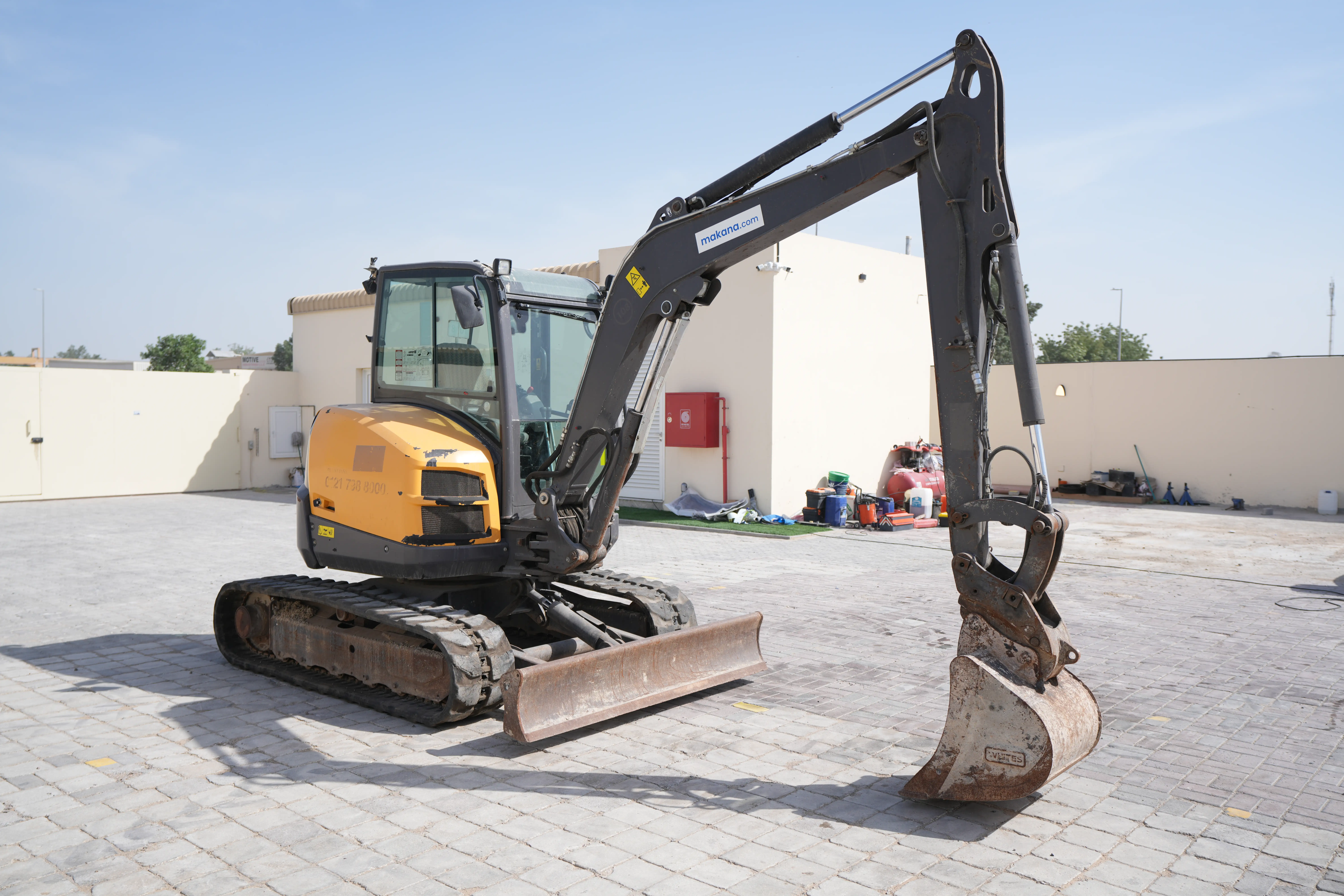 Product-Volvo ECR50D mini excavator-exterior