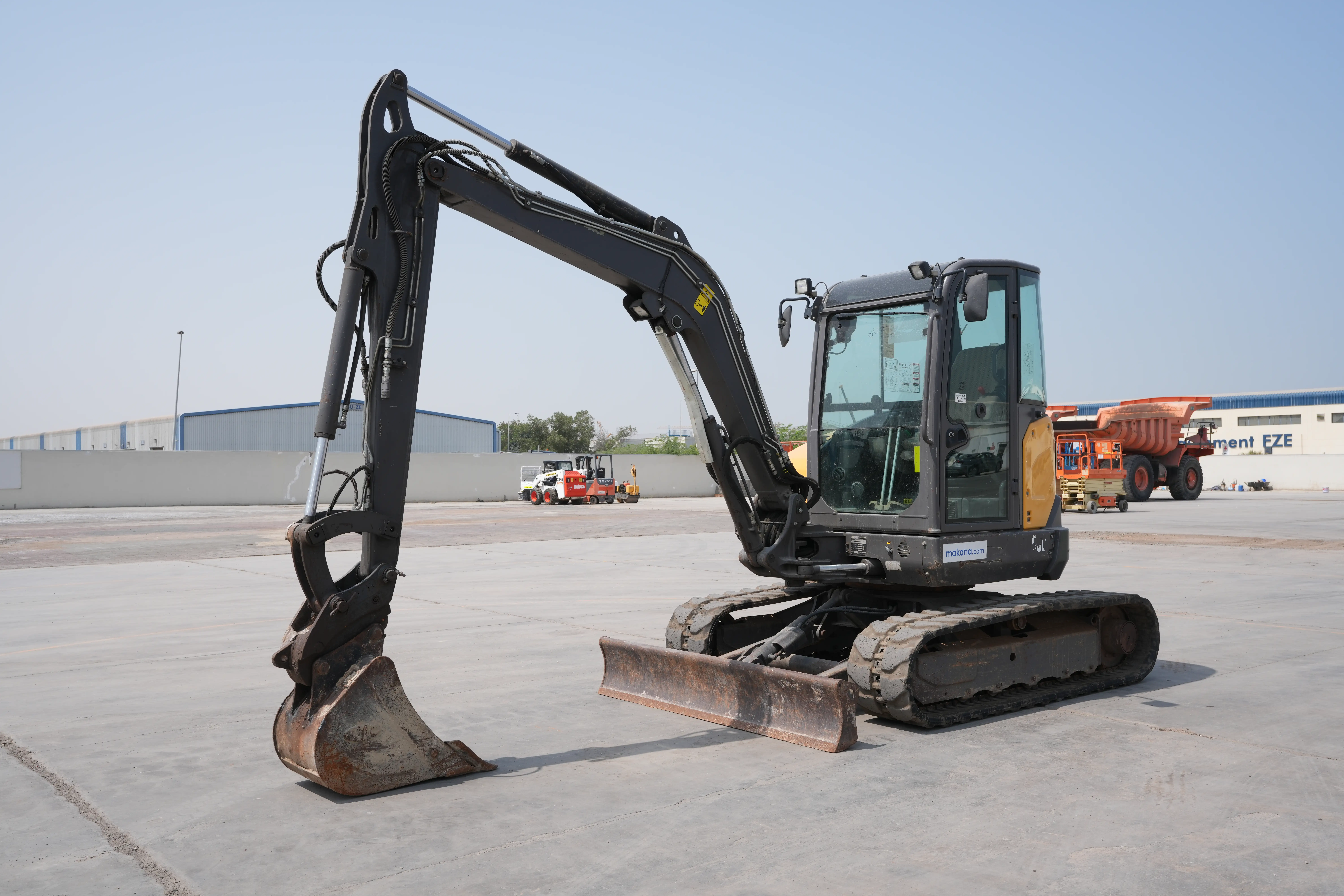 Product-Volvo ECR50D mini excavator-exterior