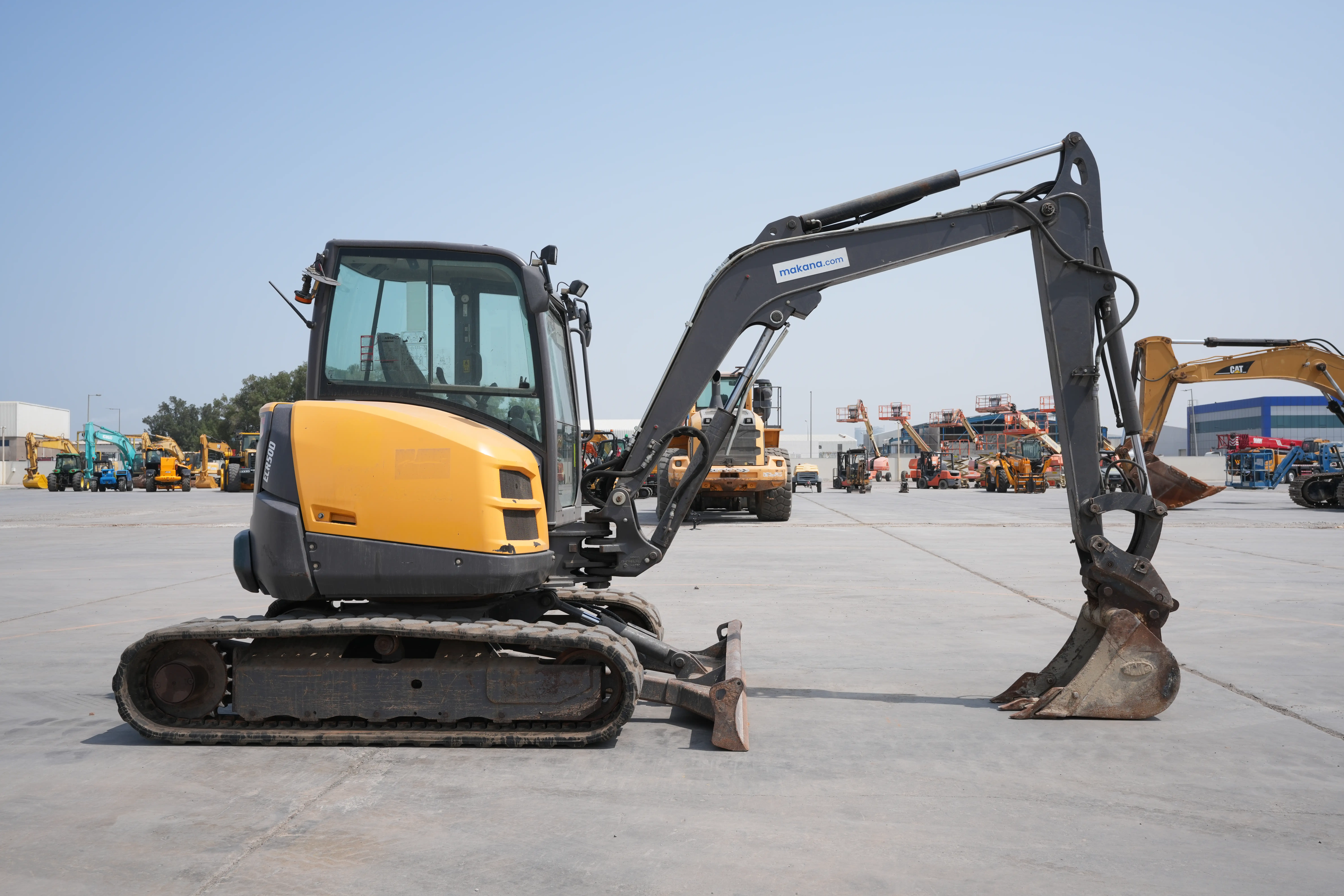 Product-Volvo ECR50D mini excavator-exterior