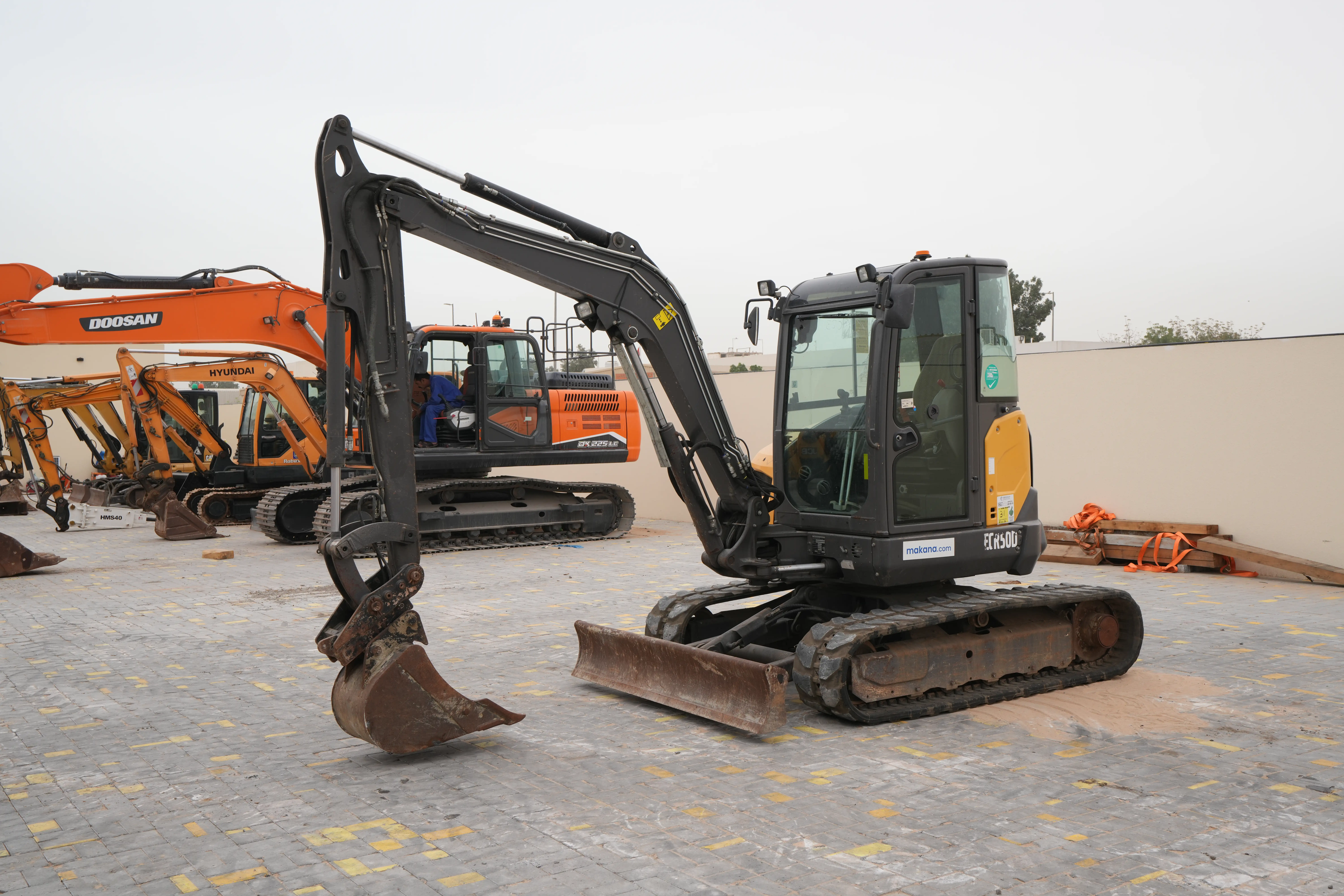 Product-Volvo ECR50D mini excavator-exterior