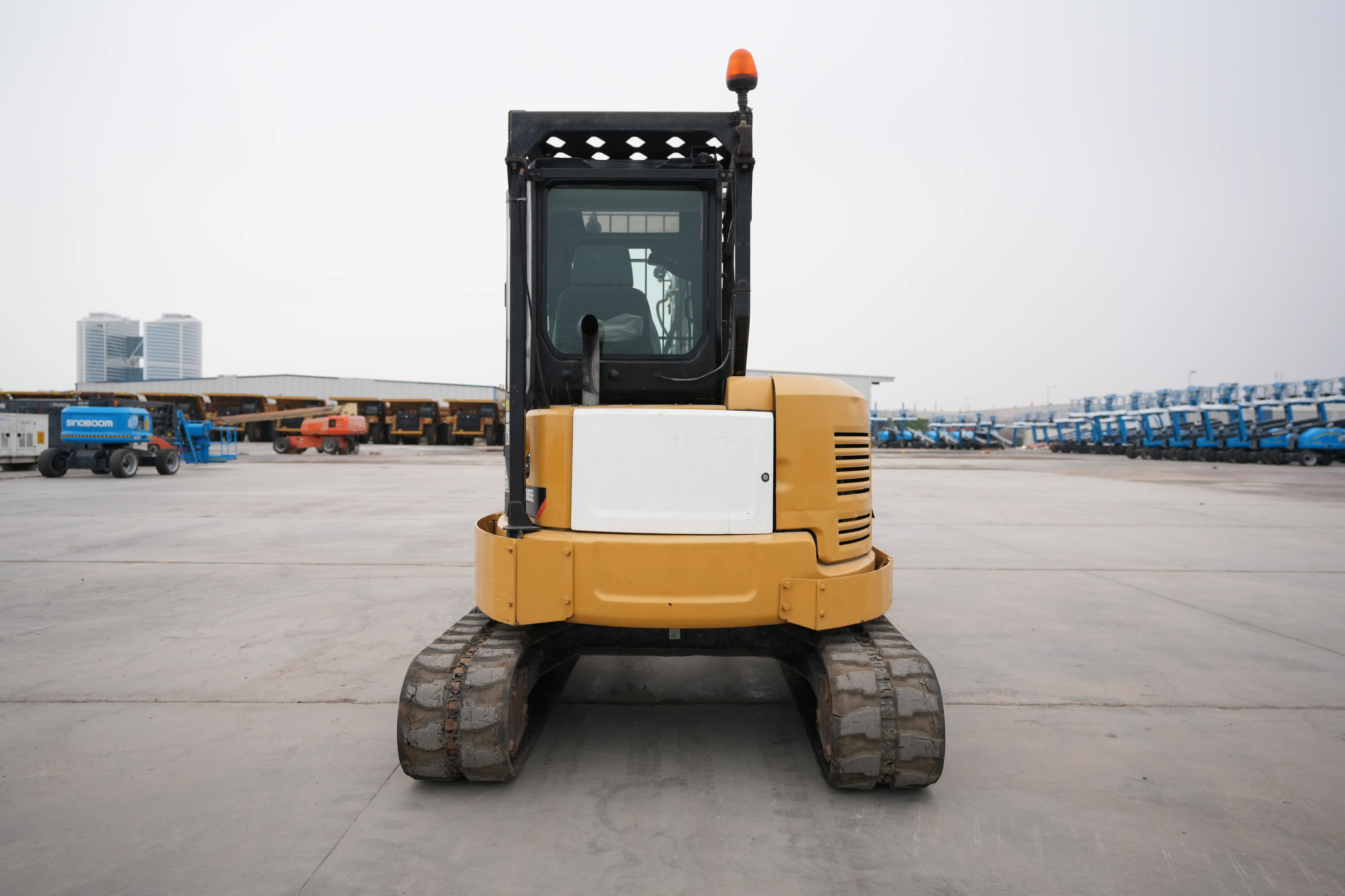 Product-Cat 305E2 mini excavator-exterior