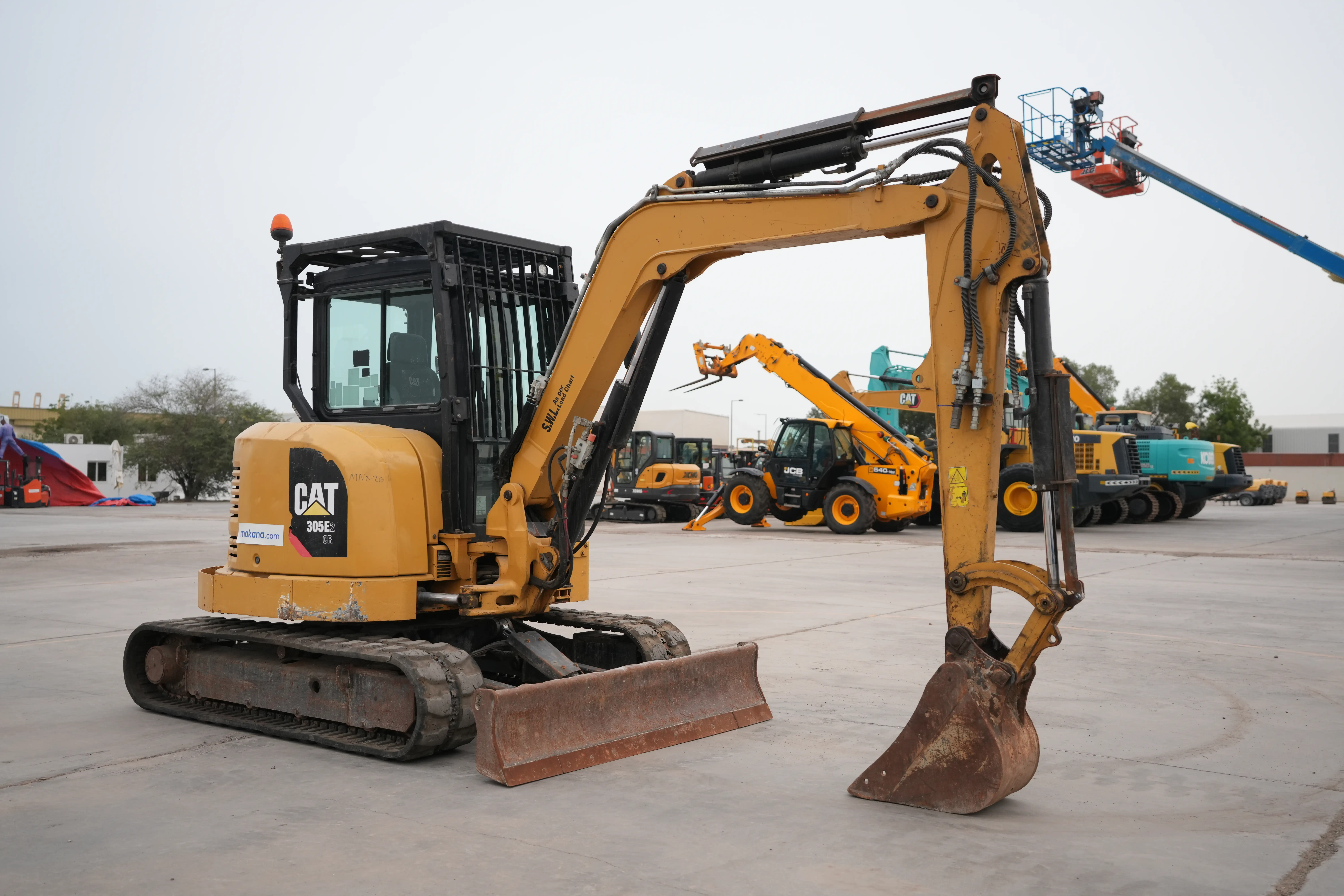 Product-Cat 305E2 mini excavator-exterior
