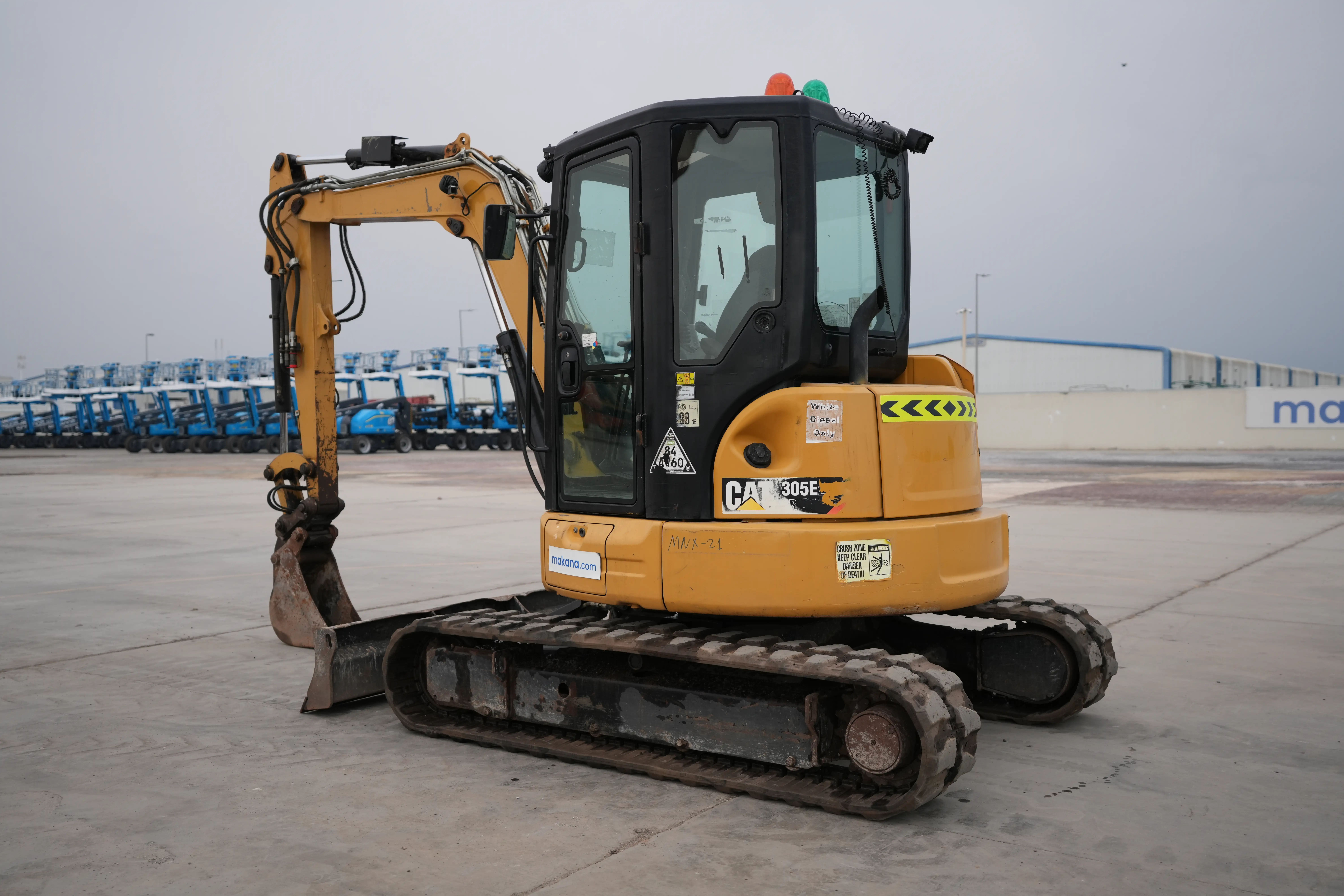 Product-Cat 305E2 mini excavator-exterior