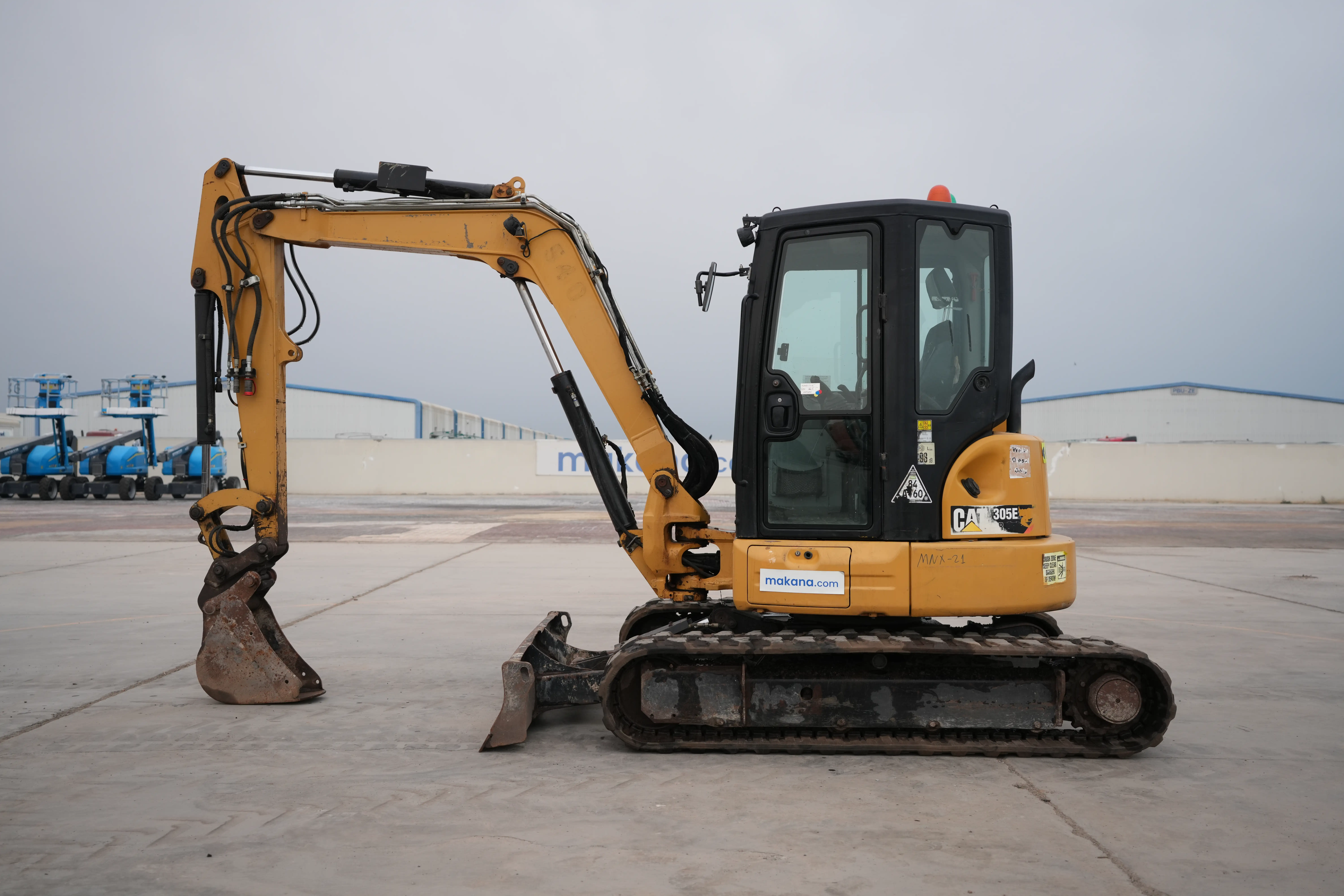 Product-Cat 305E2 mini excavator-exterior