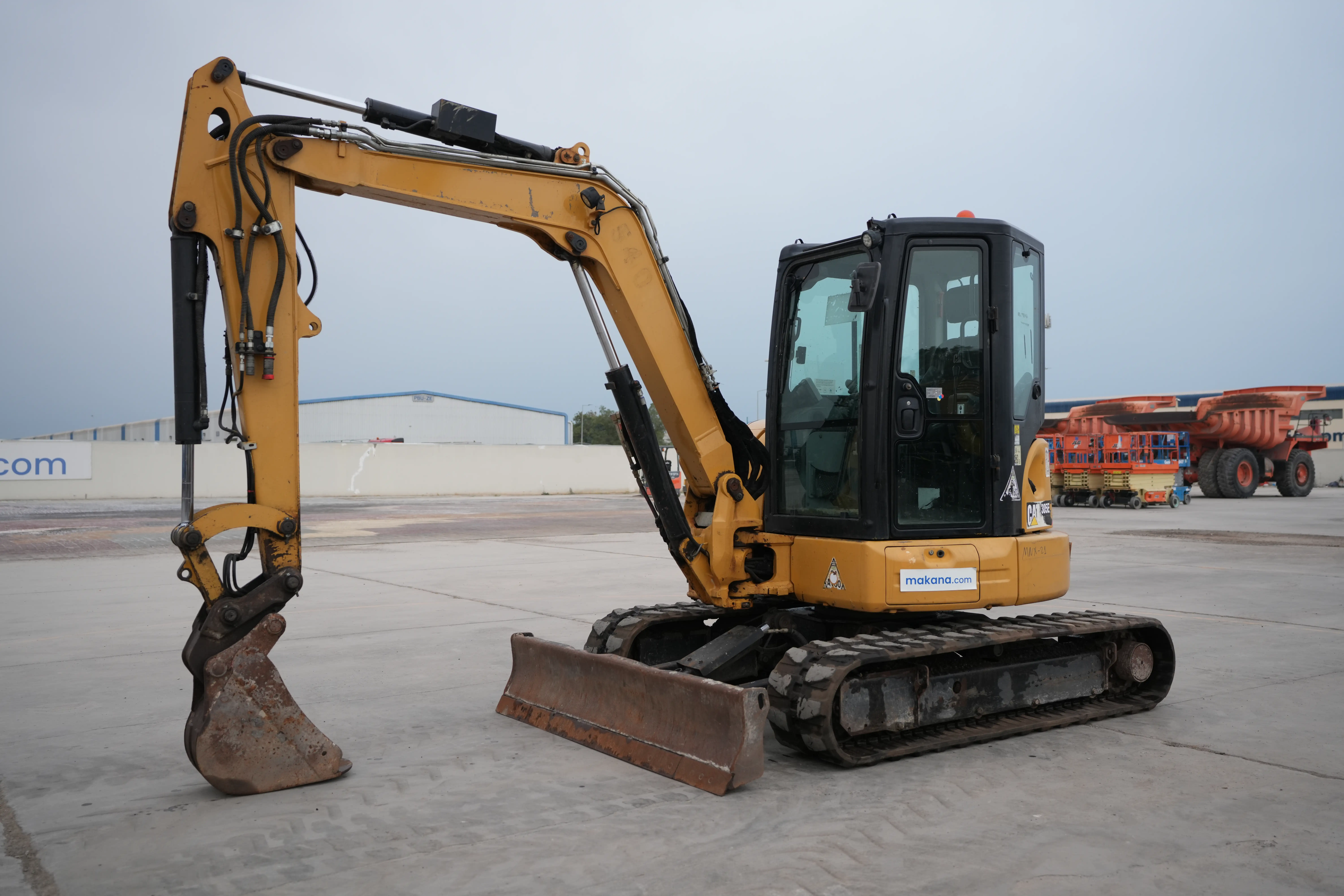 Product-Cat 305E2 mini excavator-exterior