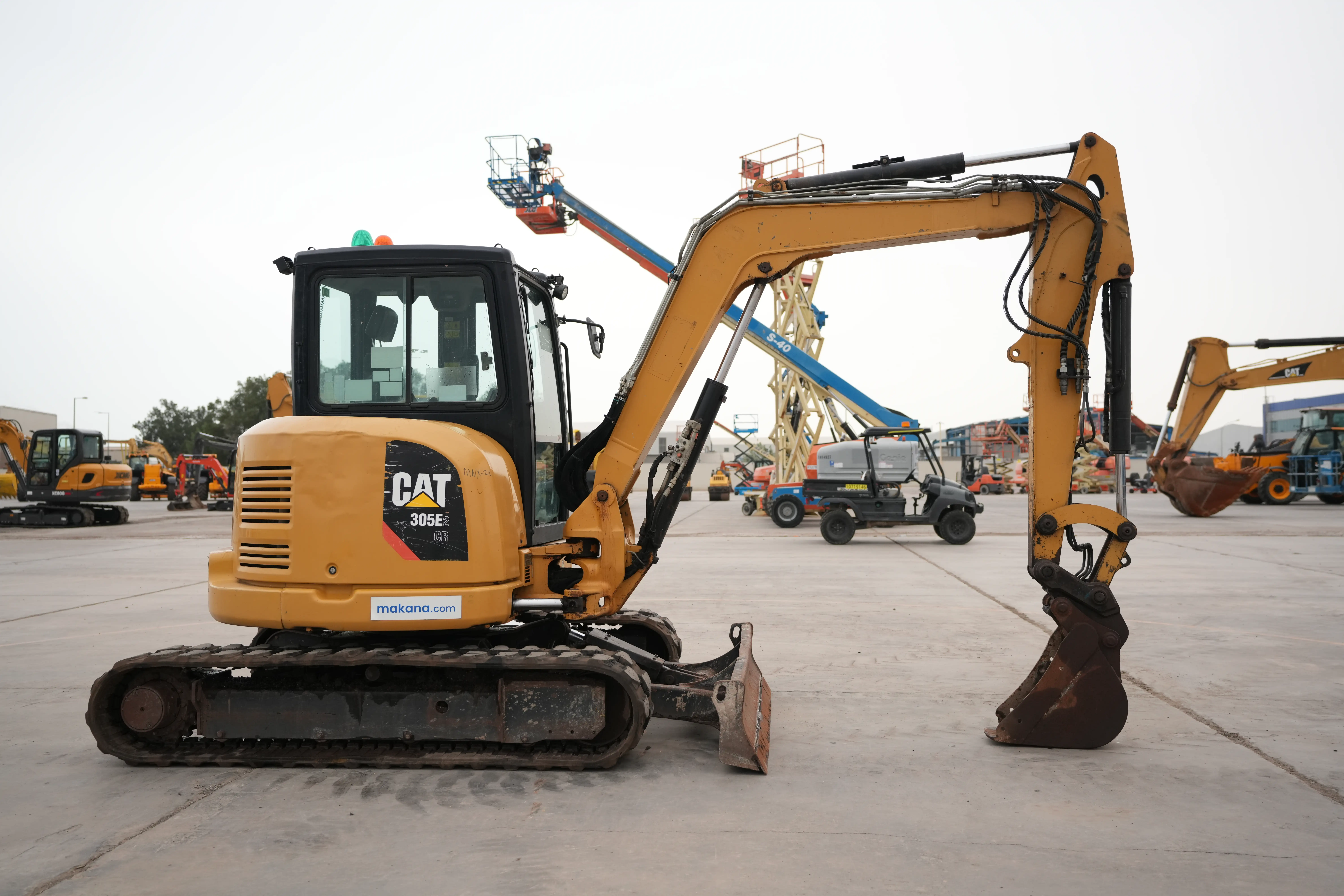 Product-Cat 305E2 mini excavator-exterior