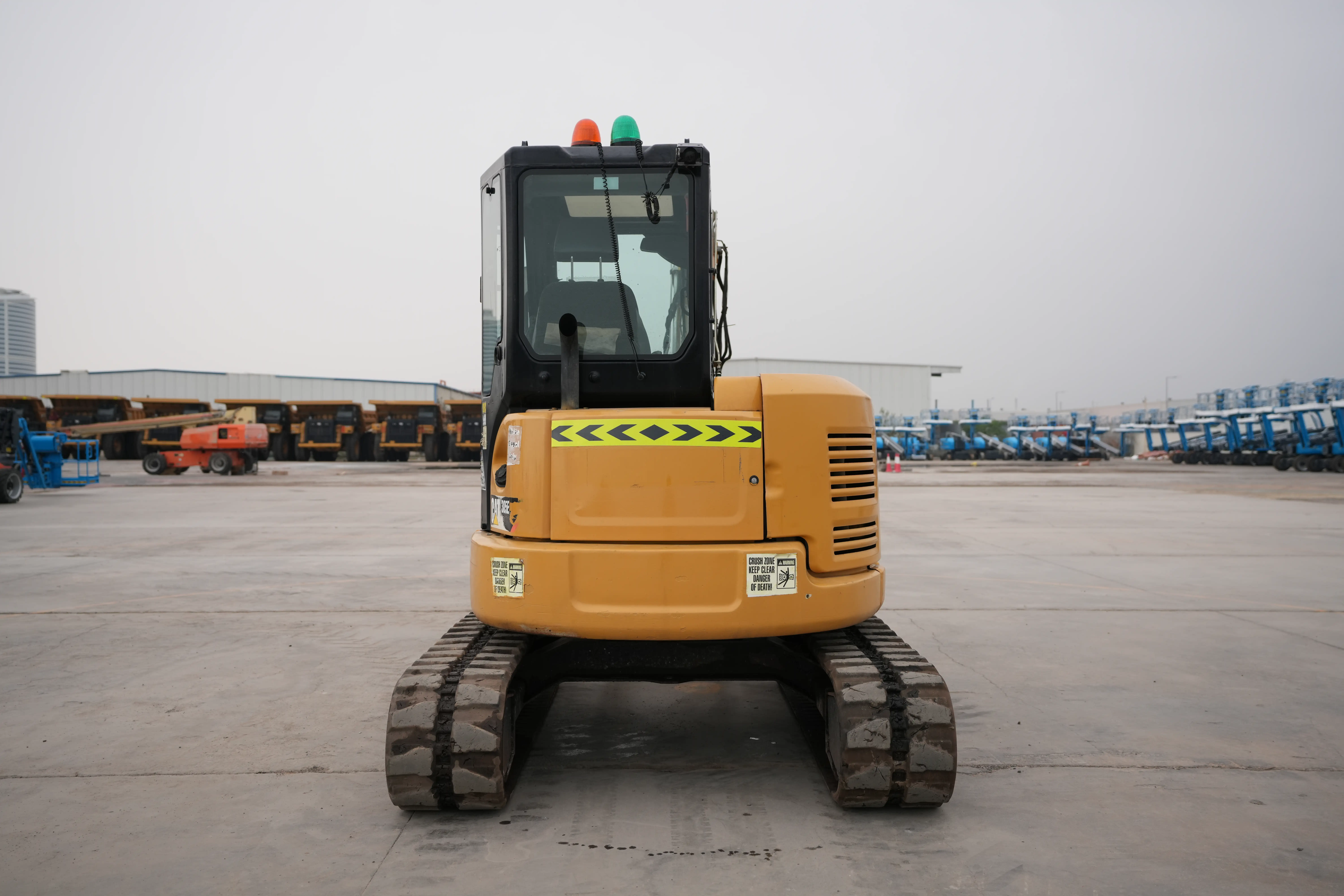 Product-Cat 305E2 mini excavator-exterior