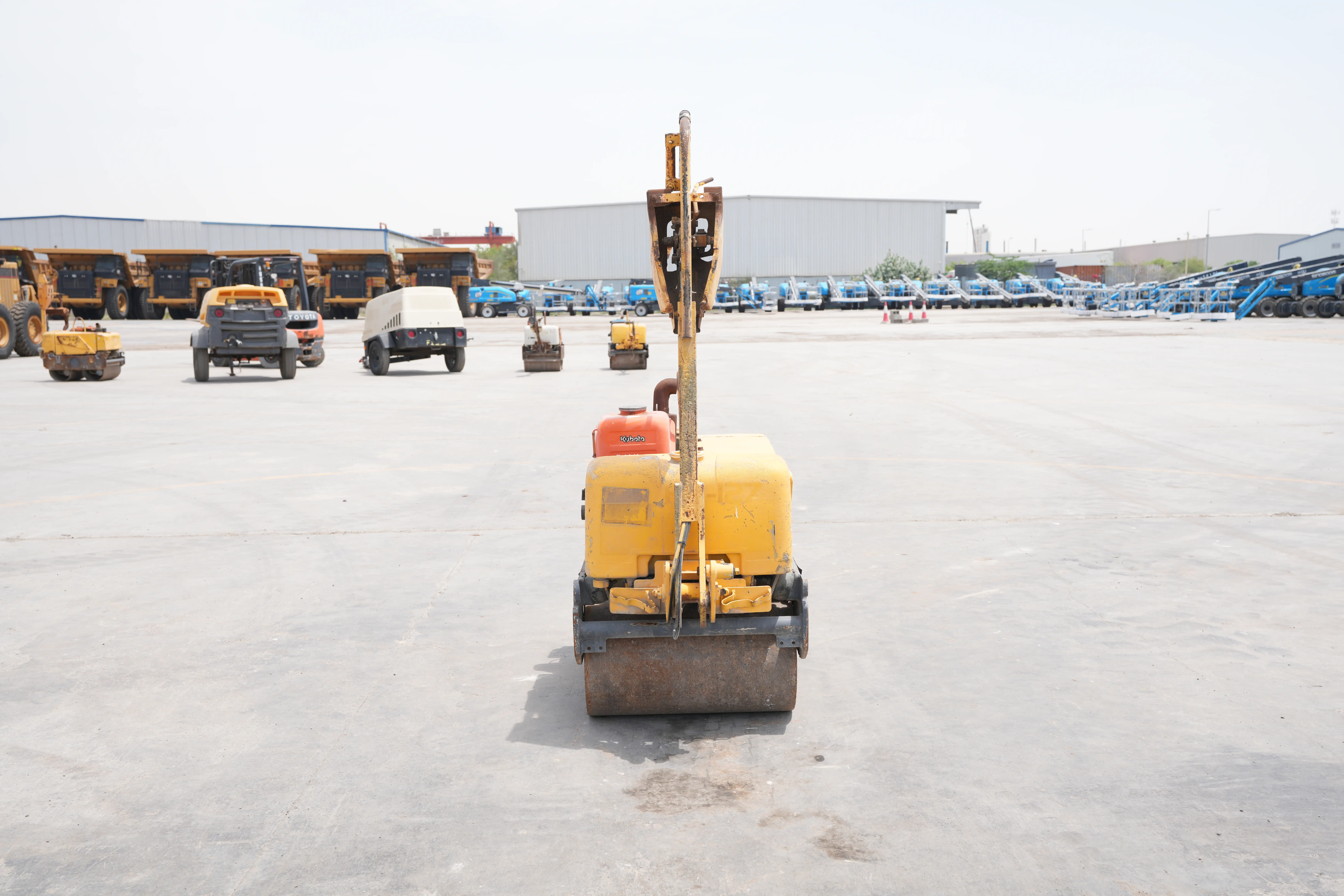 Product-Sakai HV60 walk-behind roller-exterior