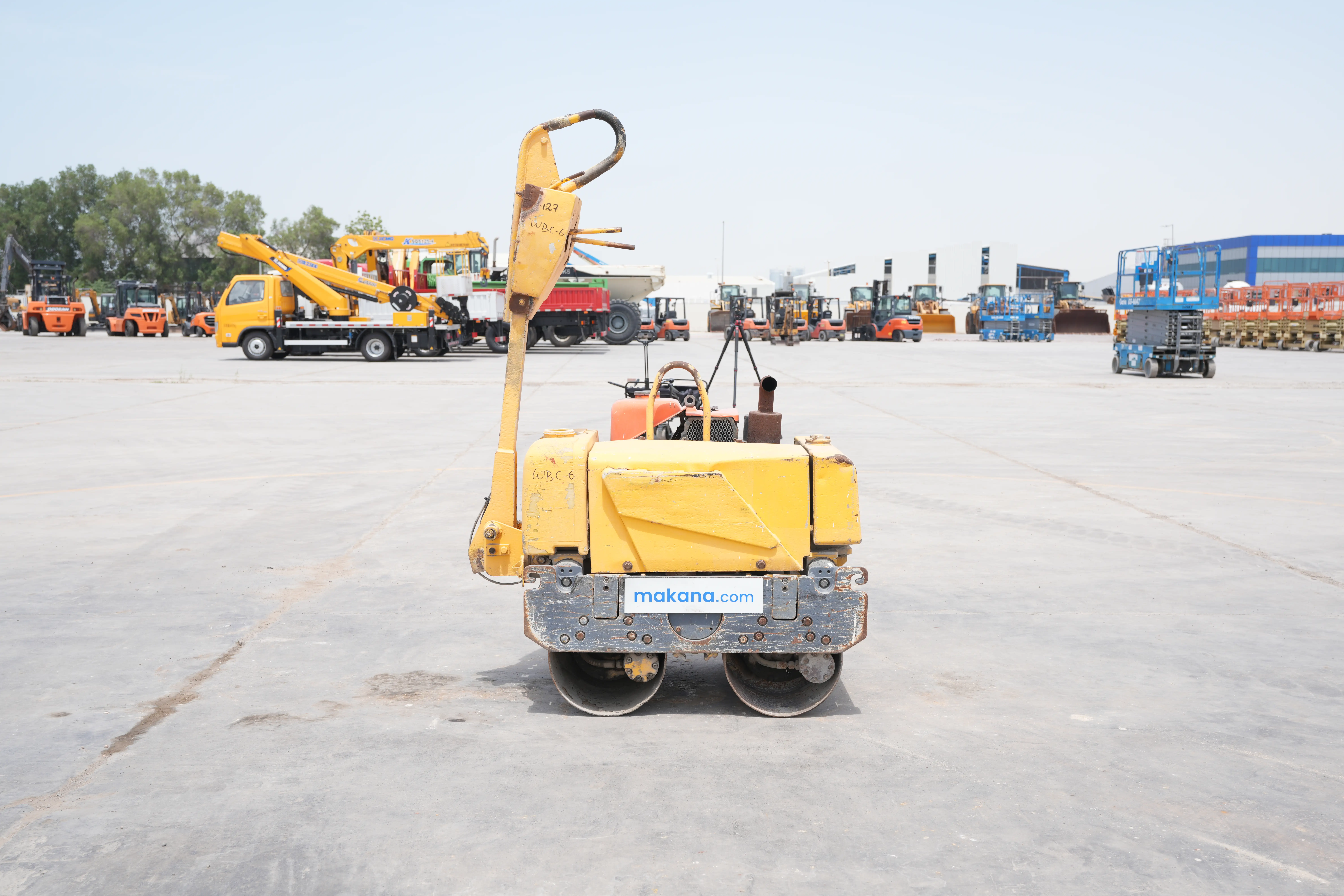 Product-Sakai HV60 walk-behind roller-exterior
