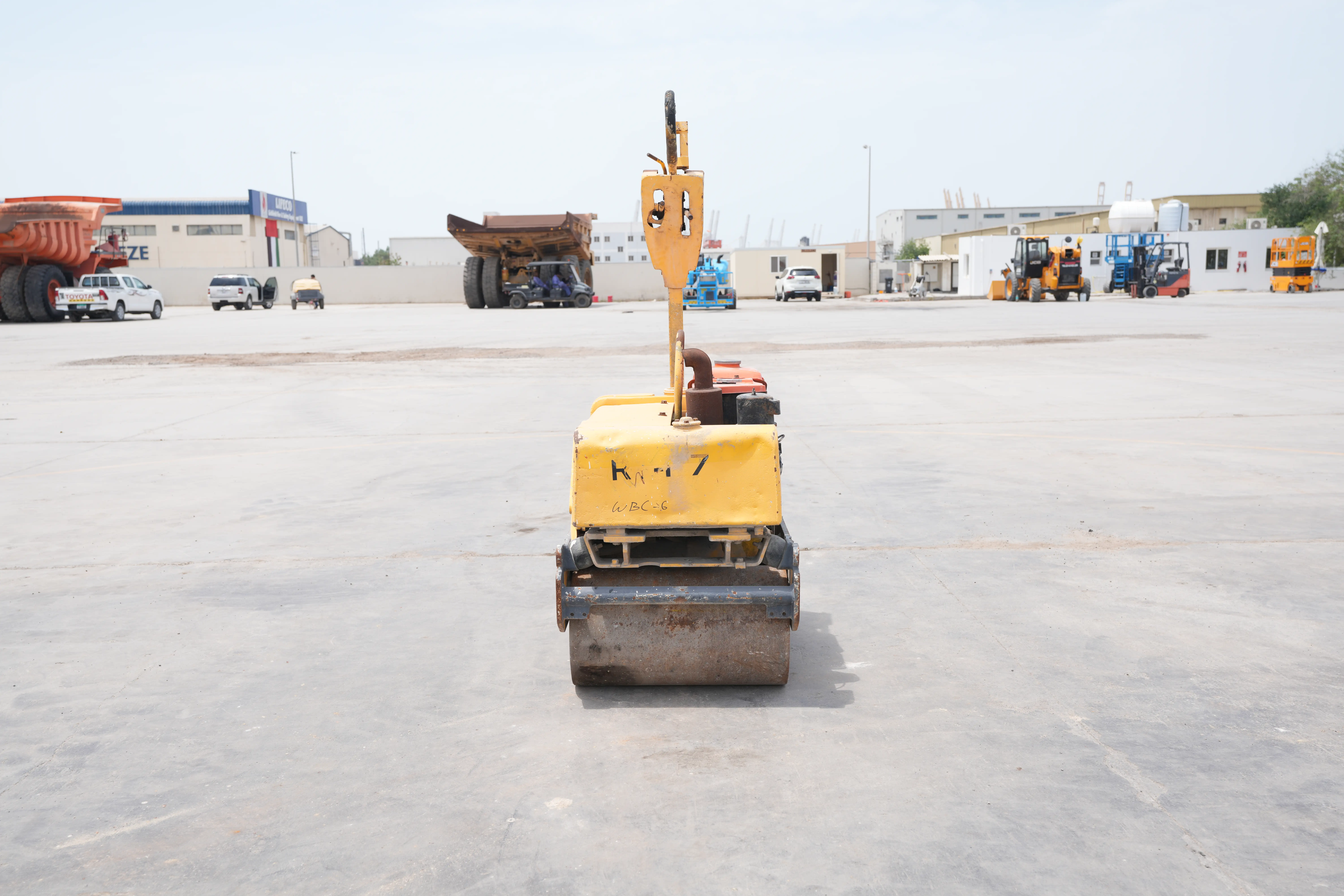 Product-Sakai HV60 walk-behind roller-exterior