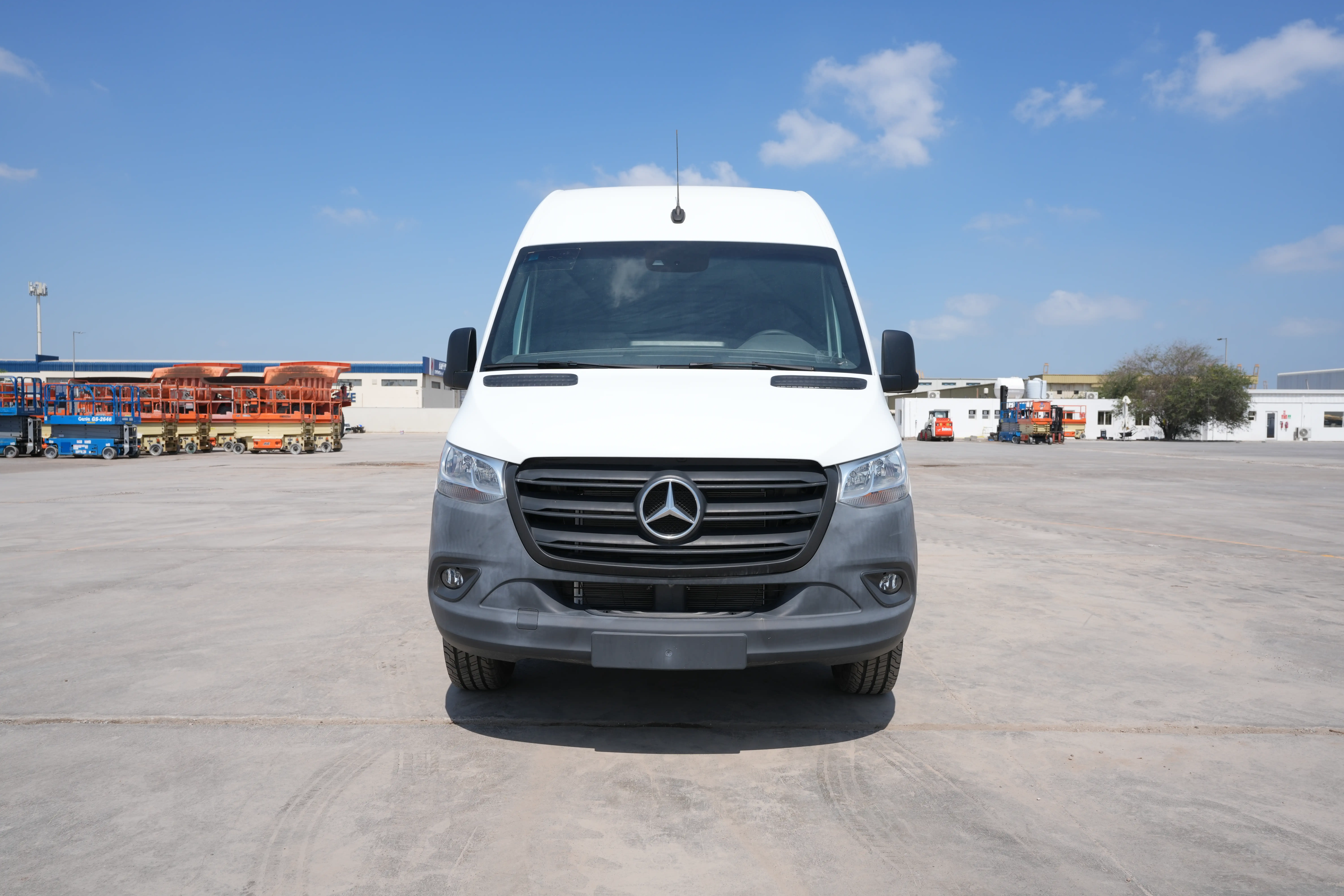 Product-Mercedes-Benz Sprinter 417 CDi cargo van-exterior