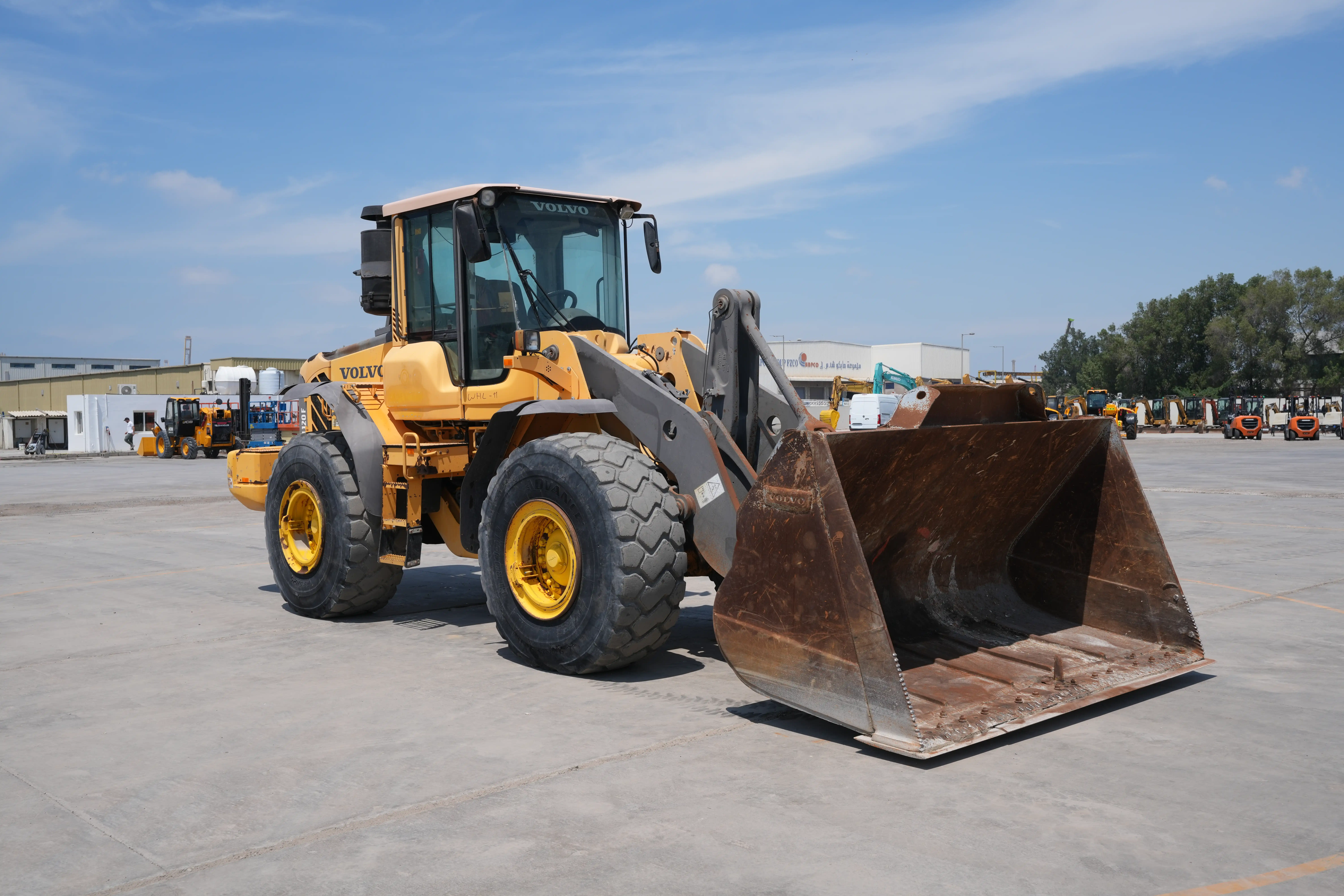 Product-Volvo L120F wheel loader-exterior