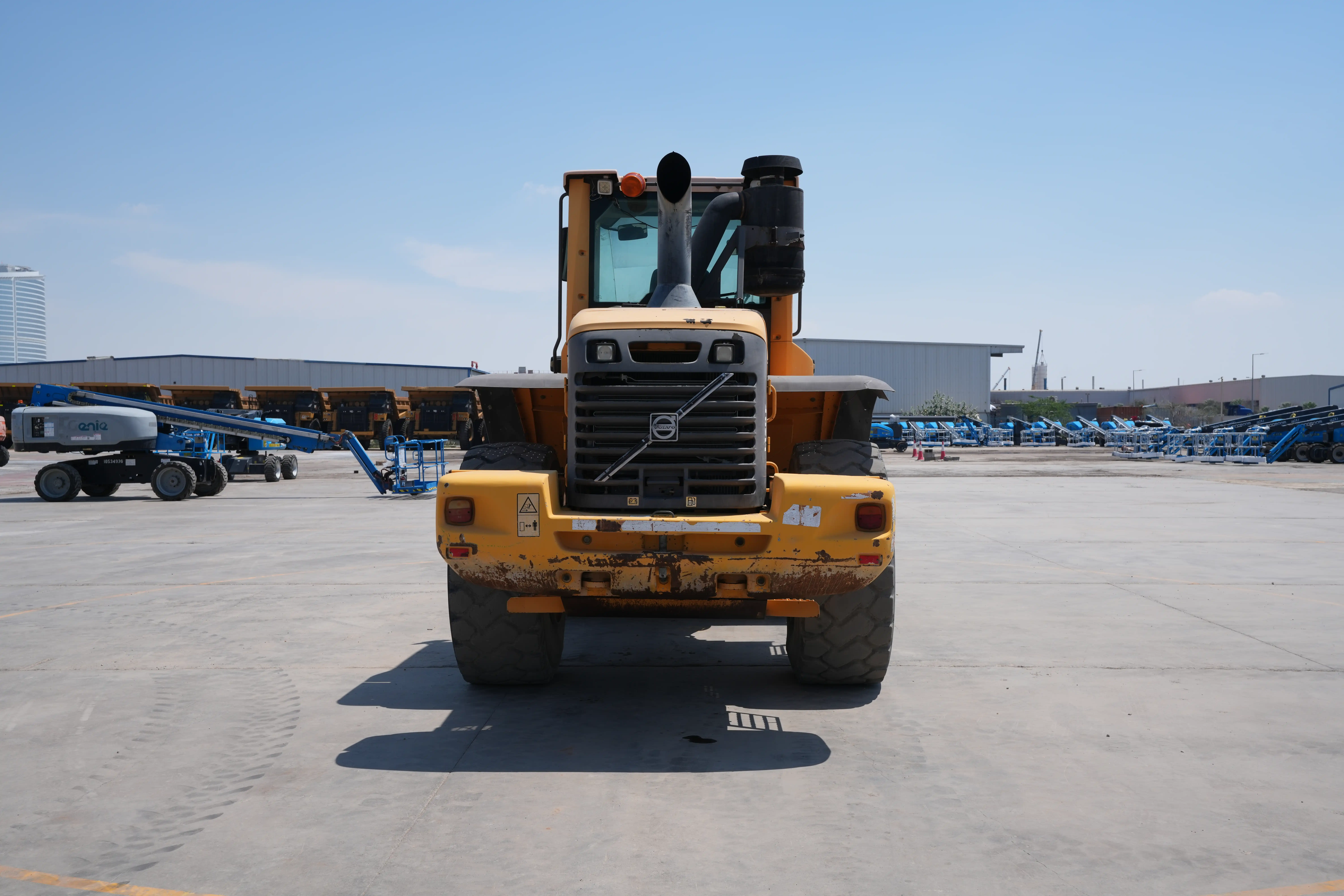 Product-Volvo L120F wheel loader-exterior