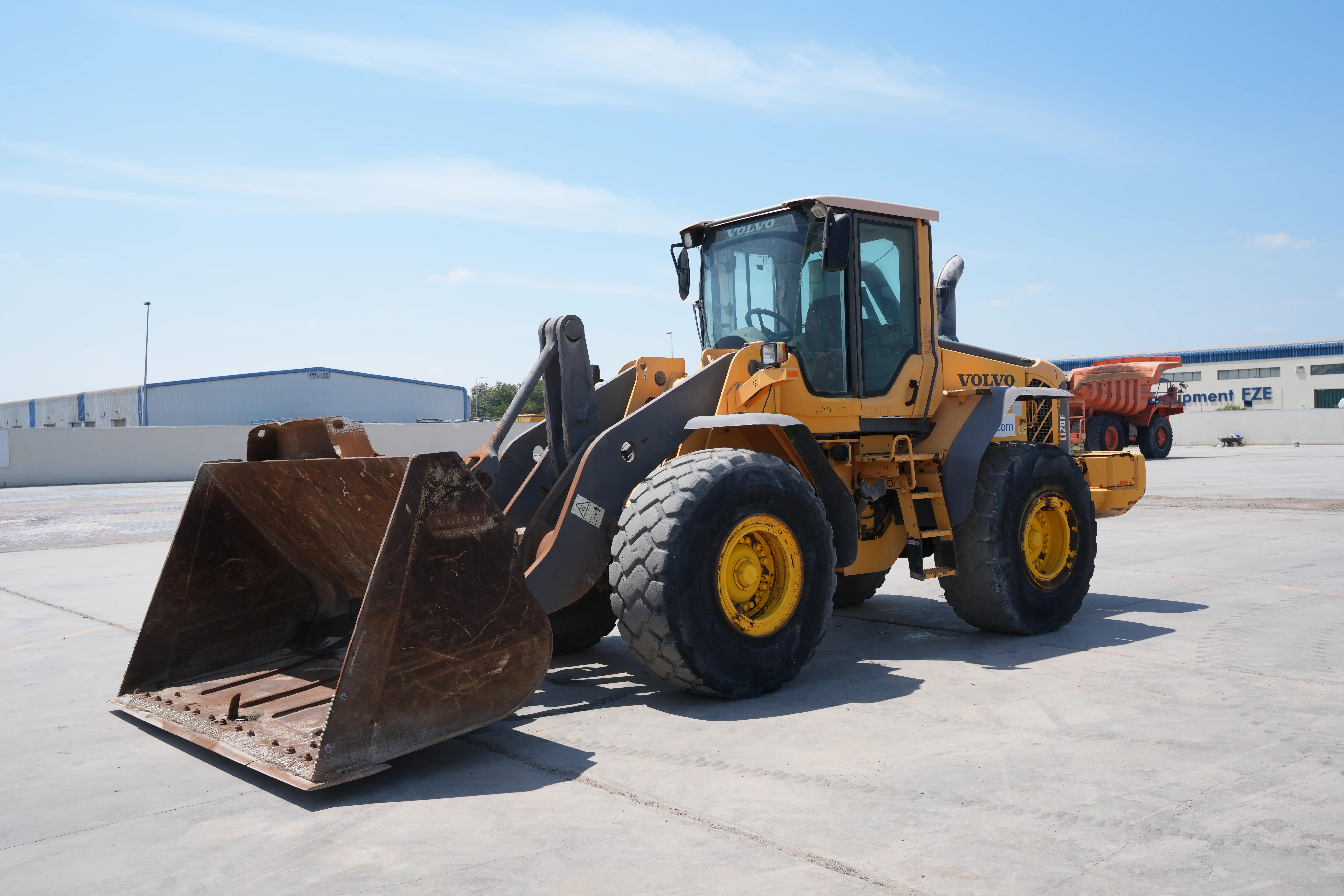 Product-Volvo L120F wheel loader-exterior