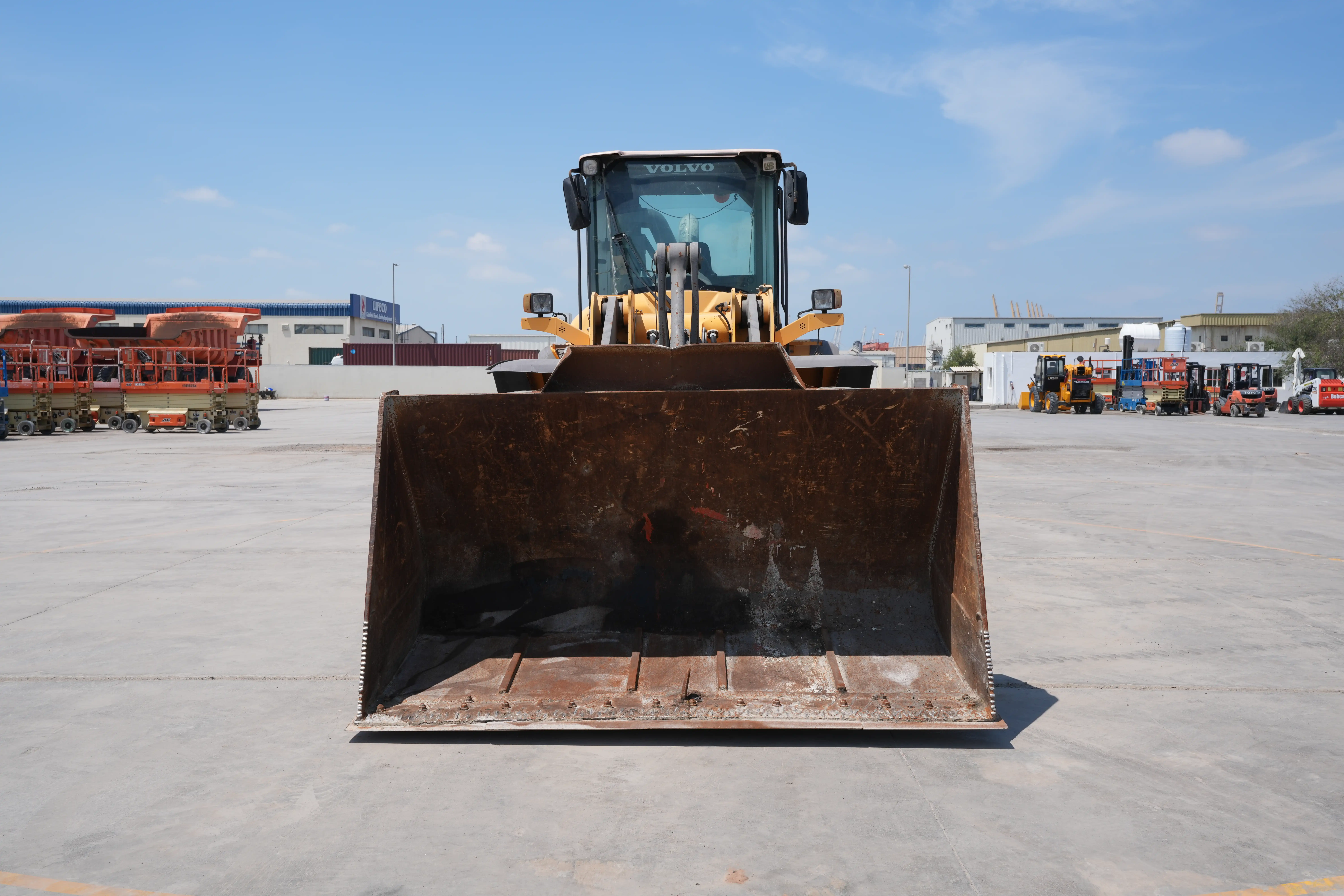 Product-Volvo L120F wheel loader-exterior