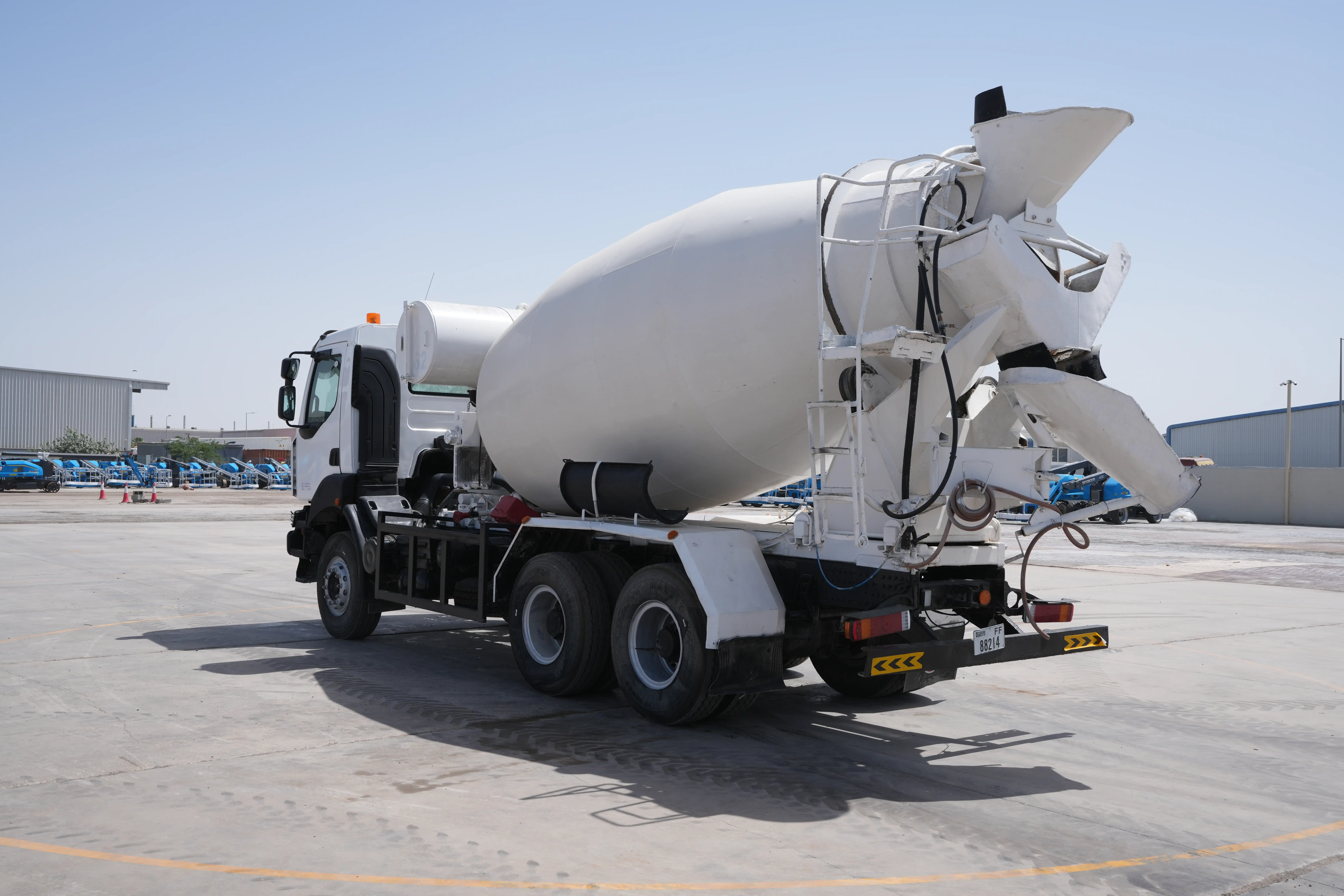 Product-Renault Kerax 330 6x4 concrete mixer truck-exterior
