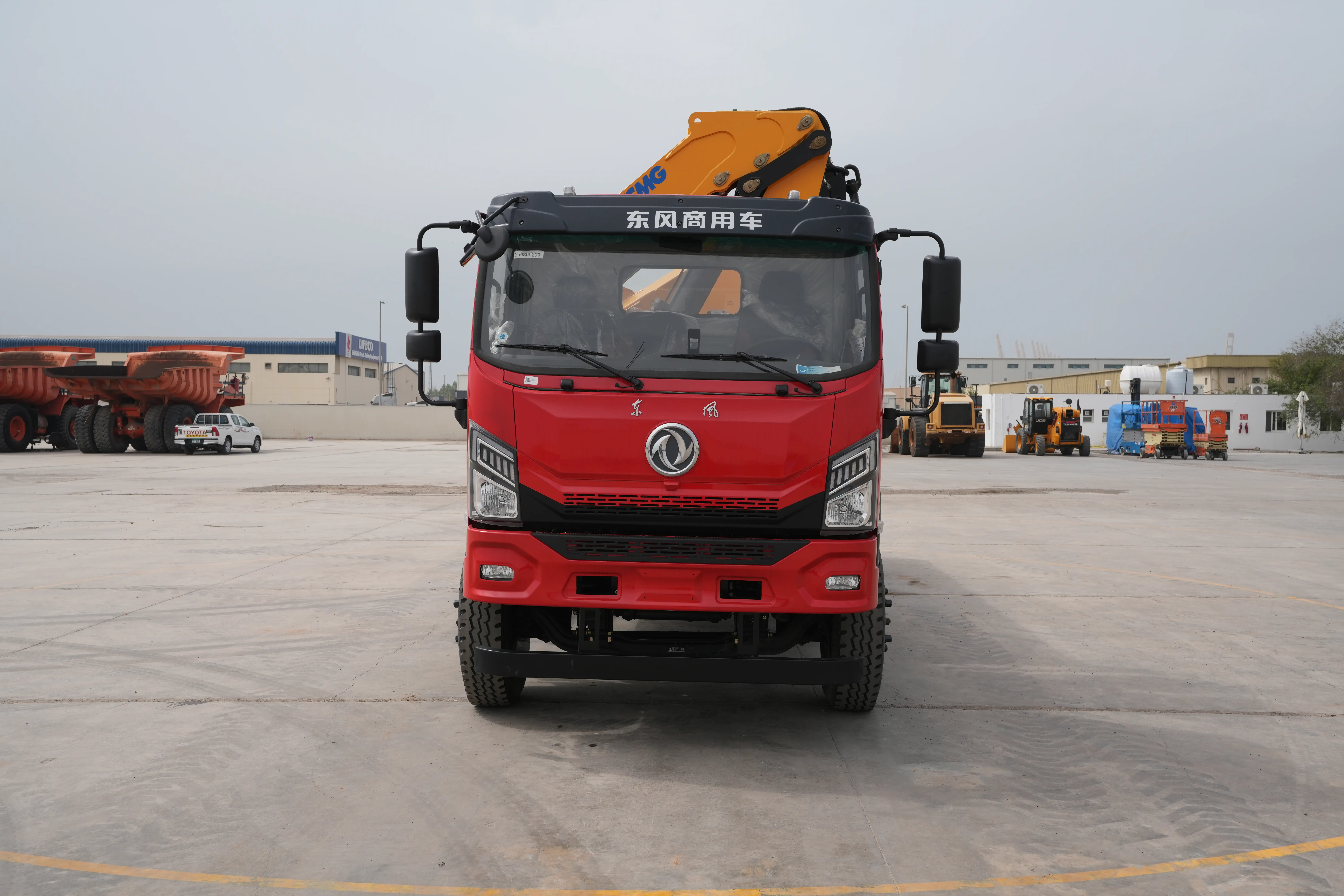 Product-XCMG SQ8ZK3Q boom crane on Dongfeng 4x2 truck-exterior