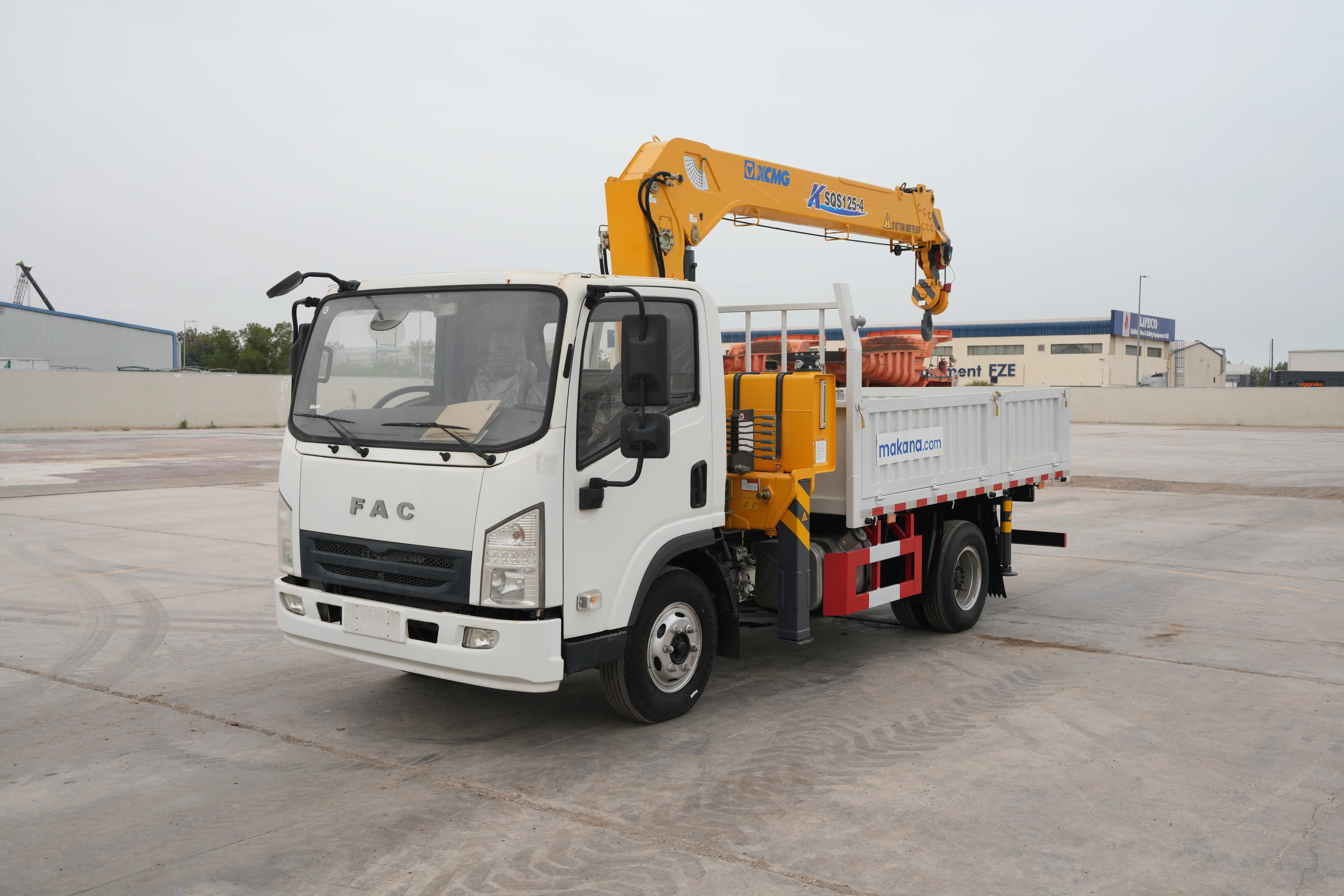 Product-XCMG SQS125 boom crane on FAC 4x2 truck-exterior