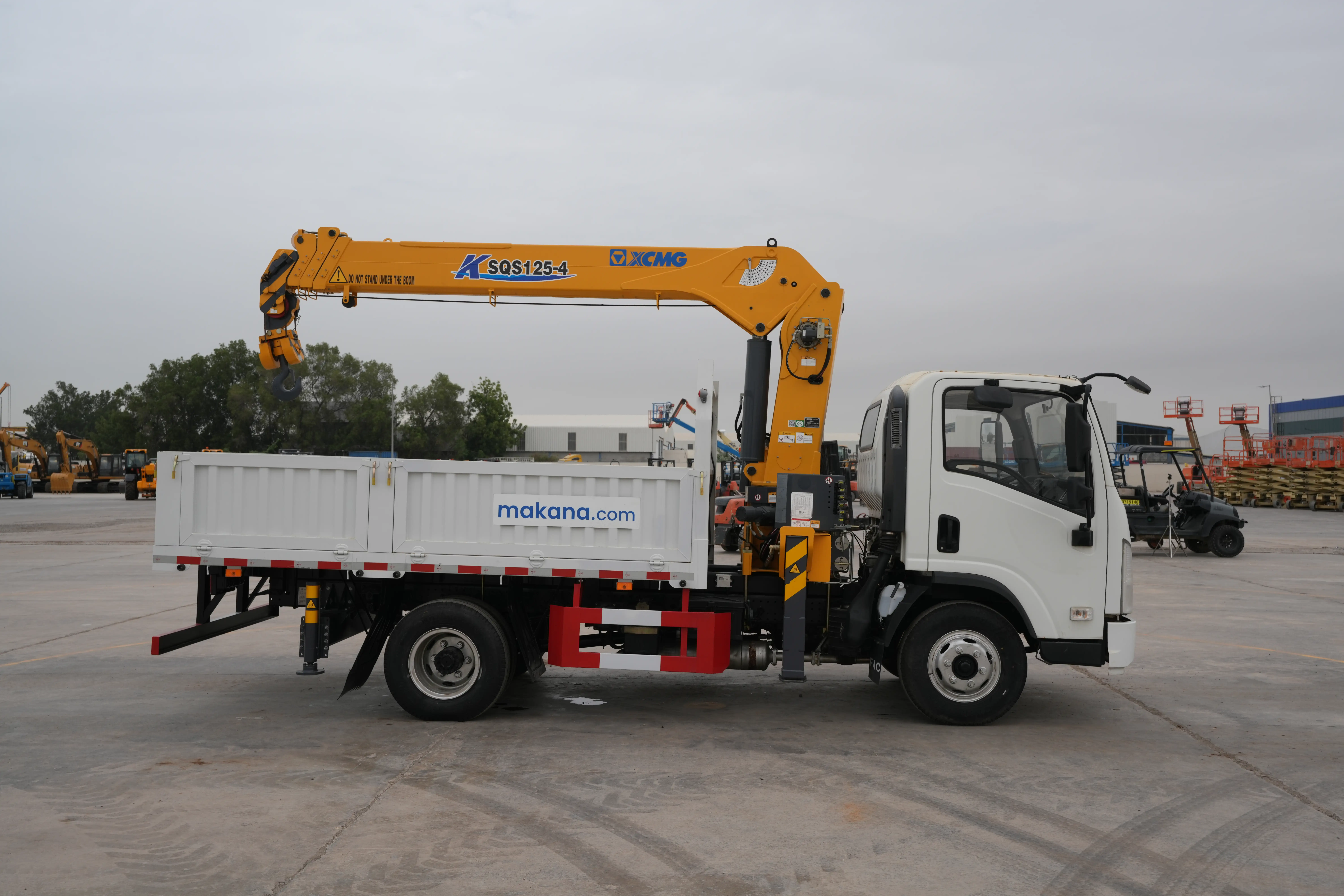 Product-XCMG SQS125 boom crane on FAC 4x2 truck-exterior