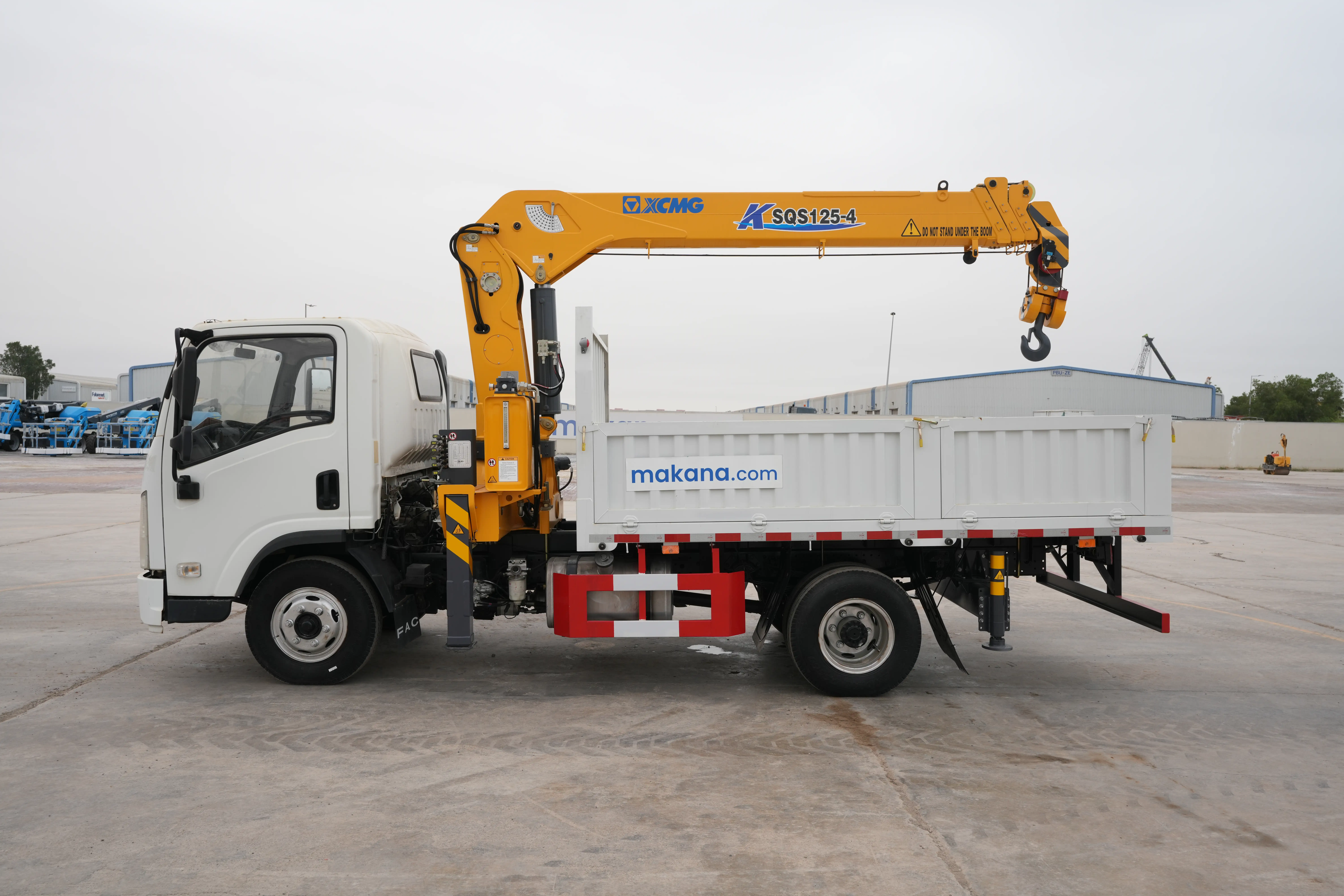 Product-XCMG SQS125 boom crane on FAC 4x2 truck-exterior