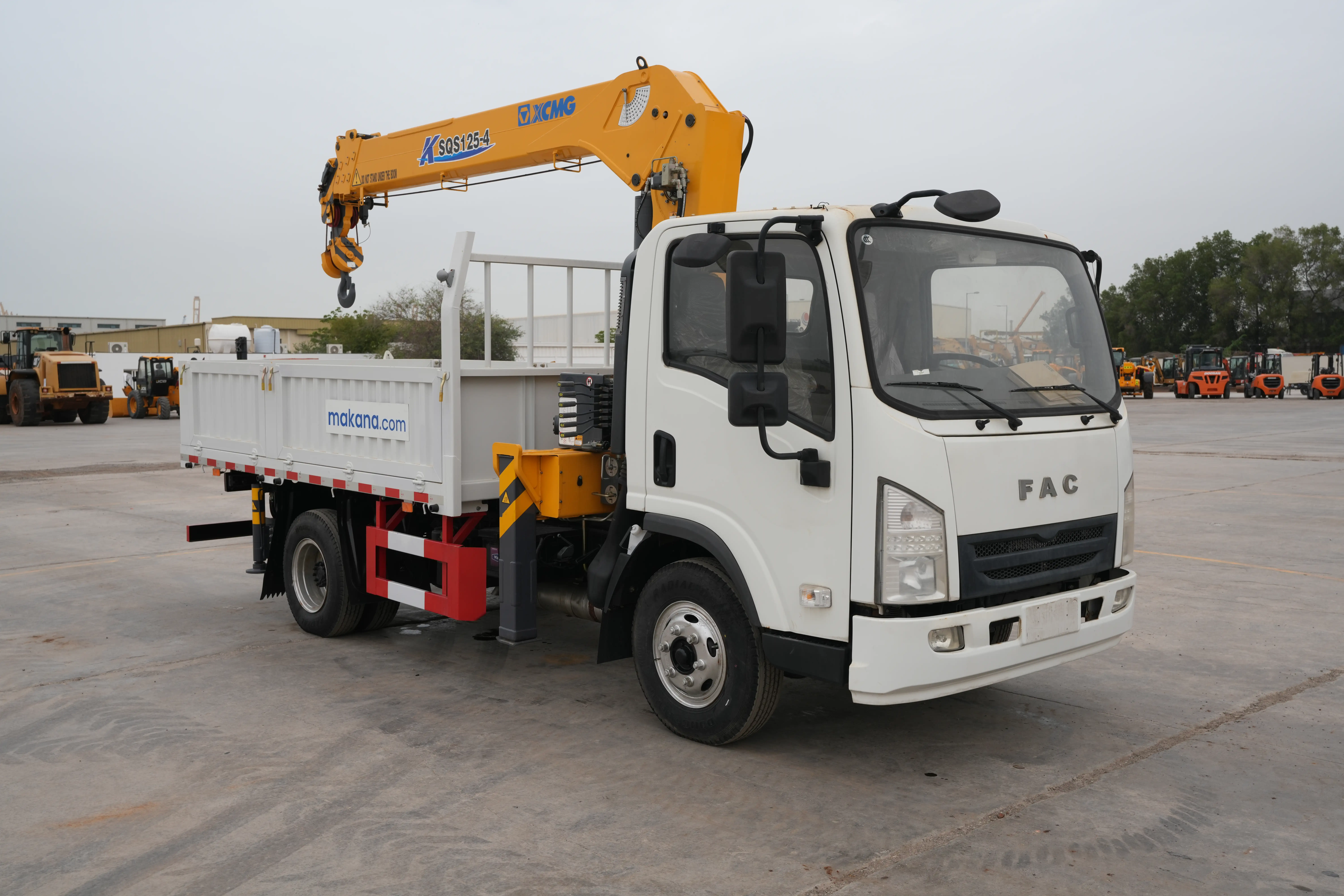 Product-XCMG SQS125 boom crane on FAC 4x2 truck-exterior