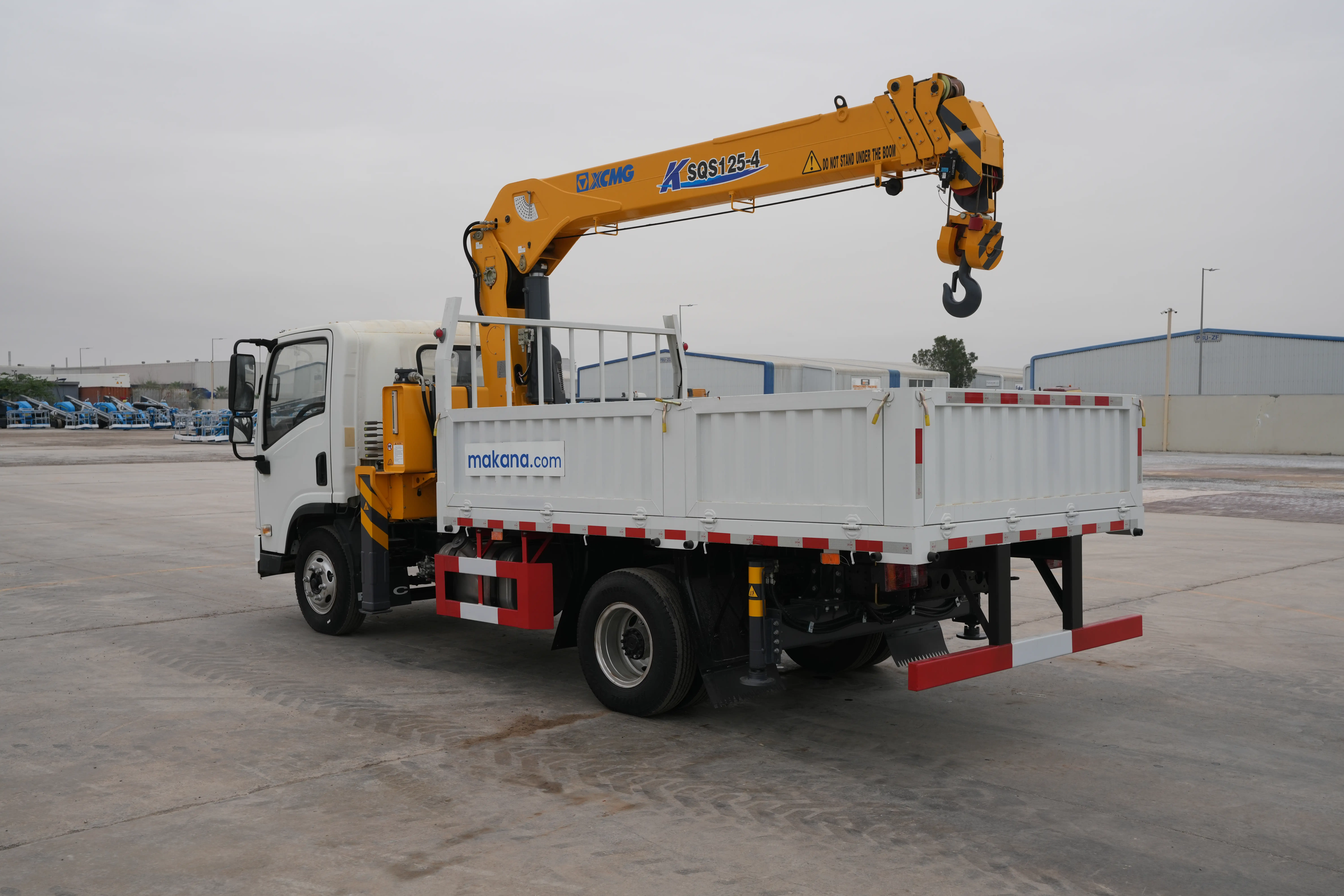 Product-XCMG SQS125 boom crane on FAC 4x2 truck-exterior