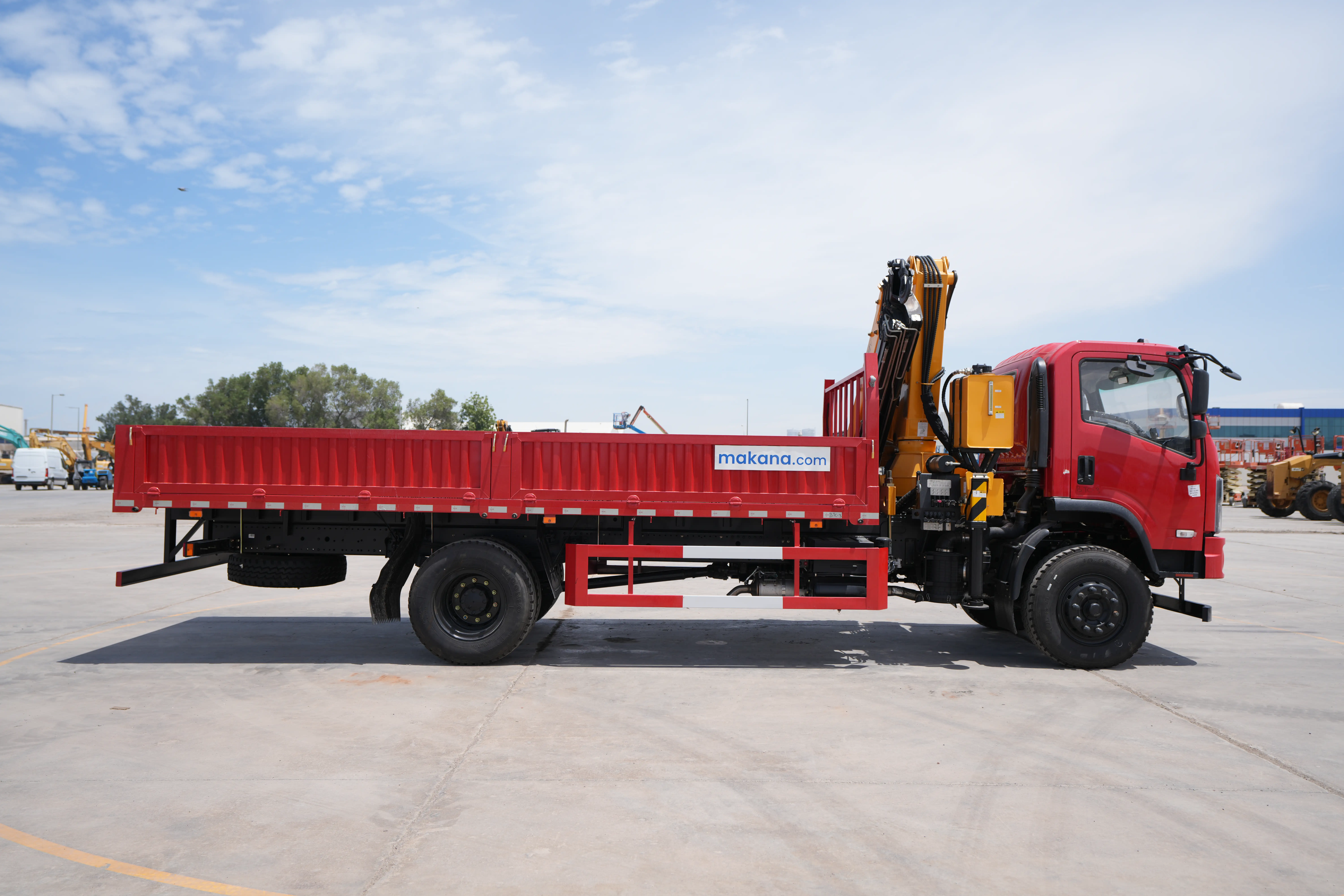 Product-XCMG SQZ200 boom crane on Dongfeng 4x2 truck-exterior
