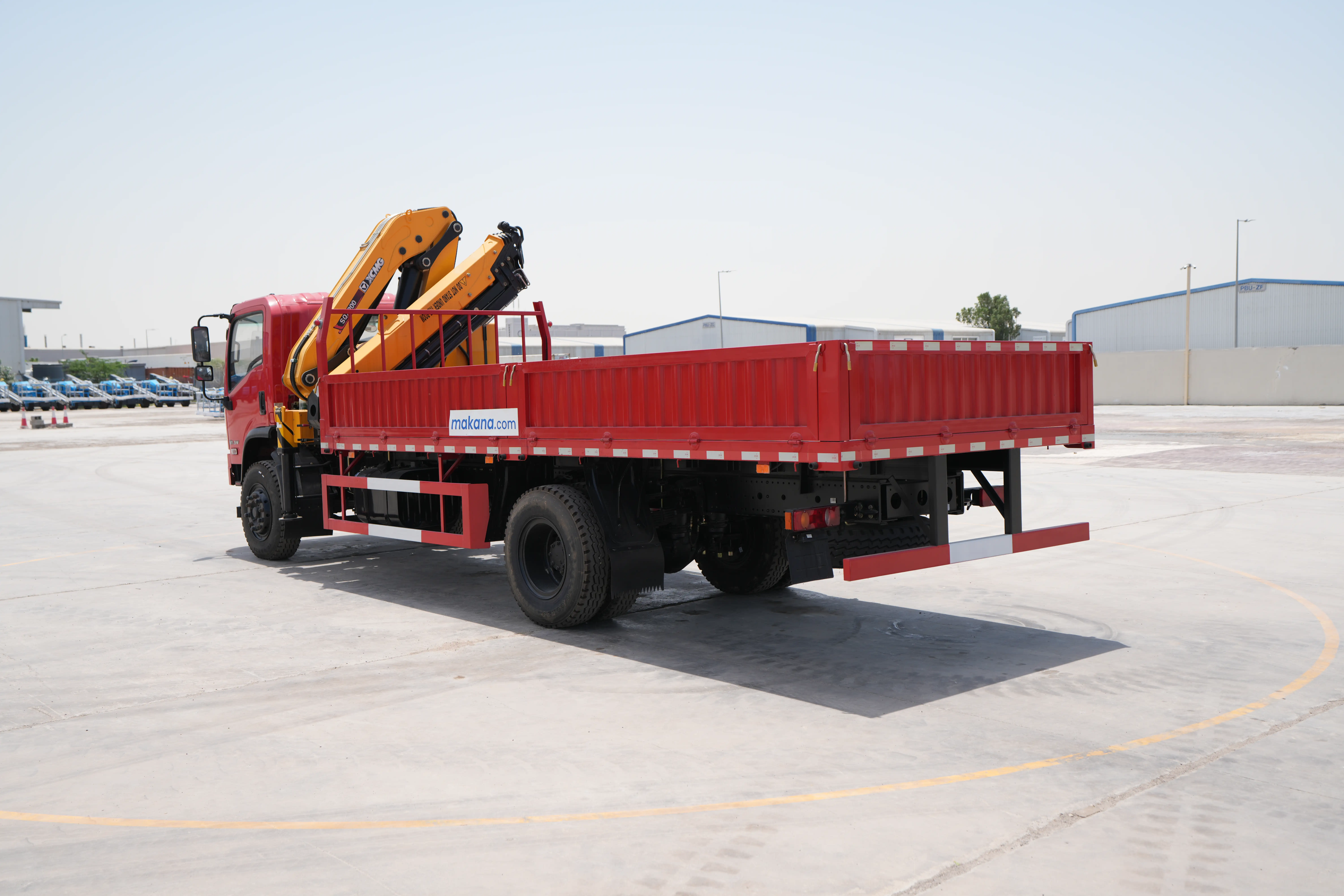 Product-XCMG SQZ200 boom crane on Dongfeng 4x2 truck-exterior