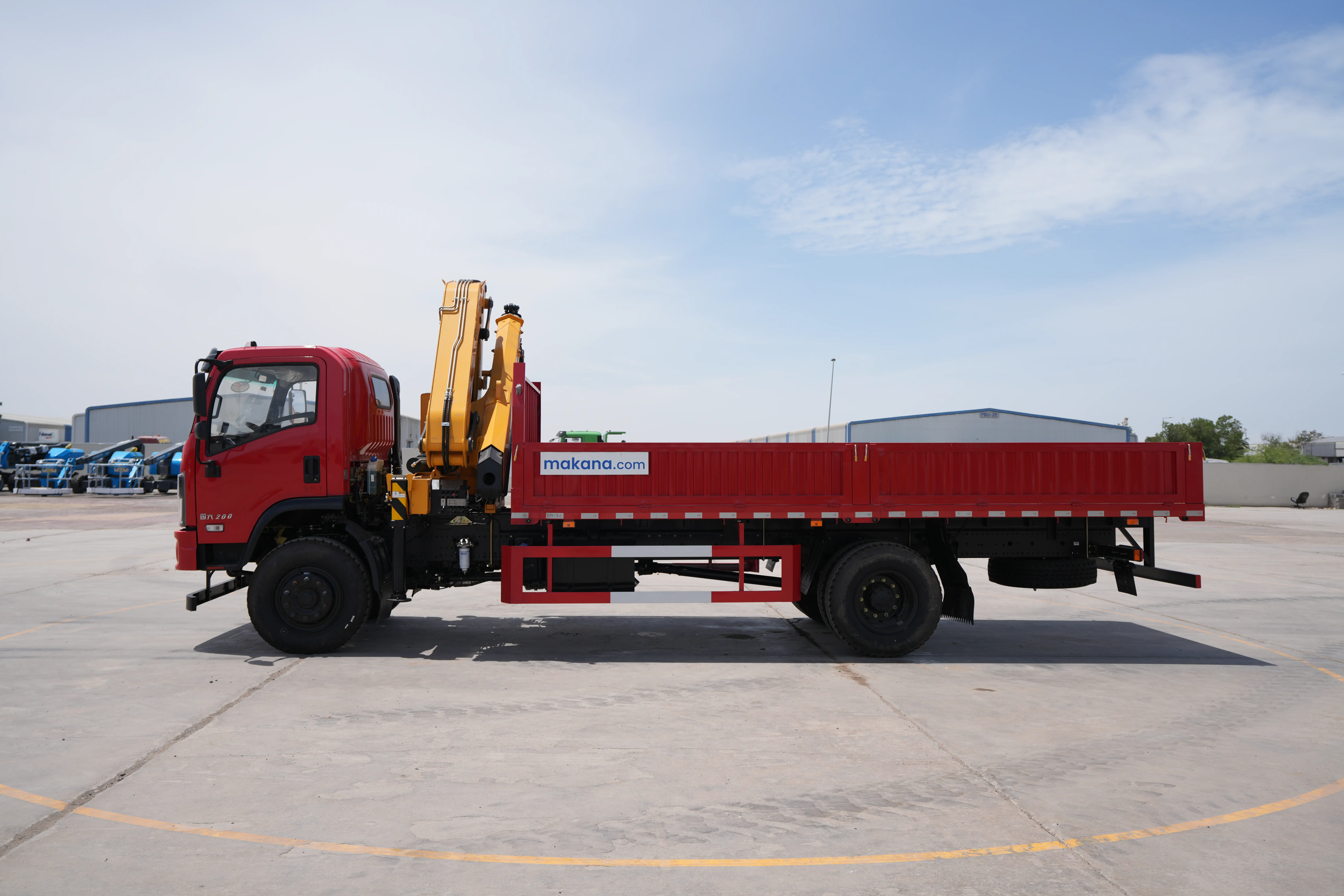 Product-XCMG SQZ200 boom crane on Dongfeng 4x2 truck-exterior