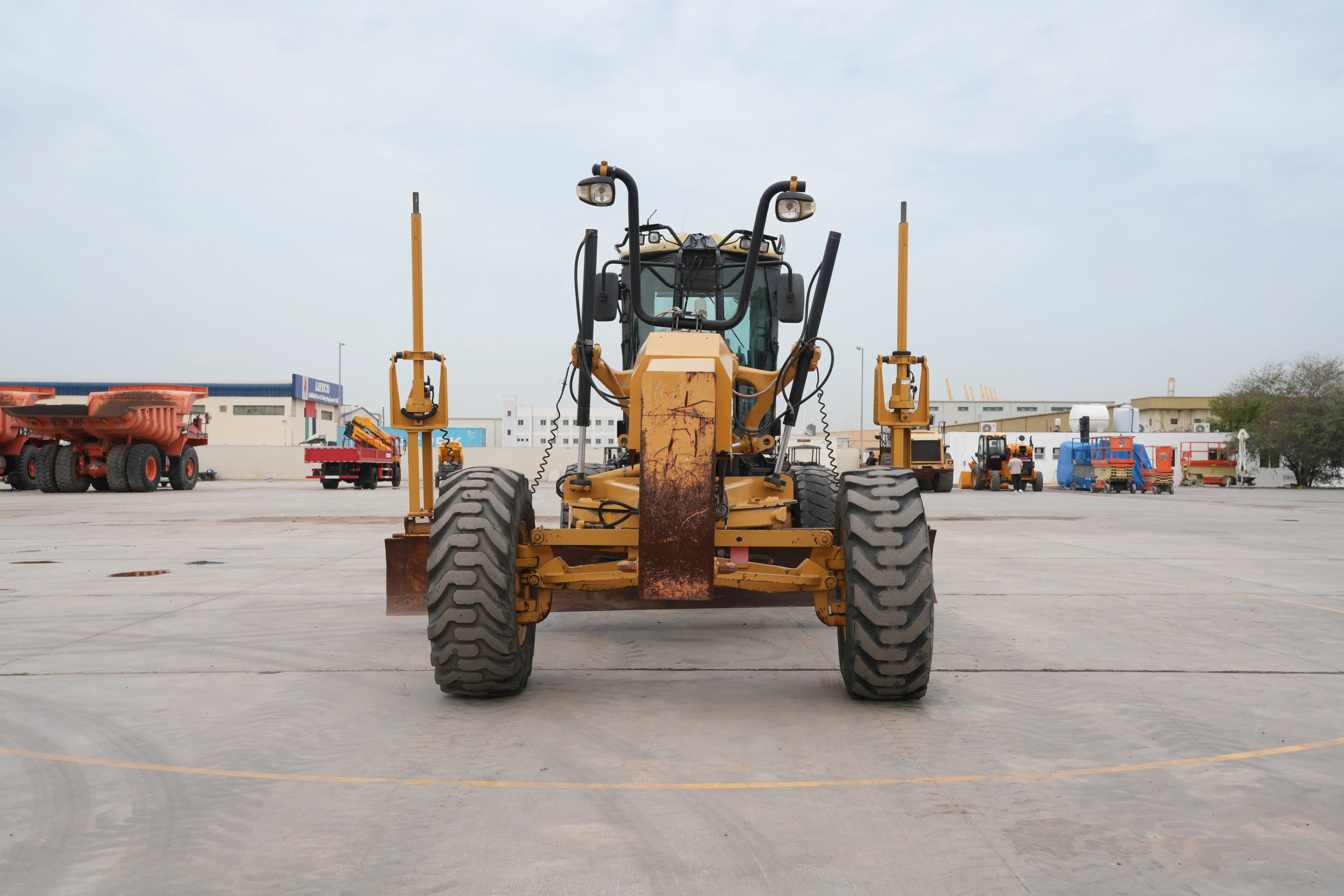 Product-Cat 140M motor grader-exterior