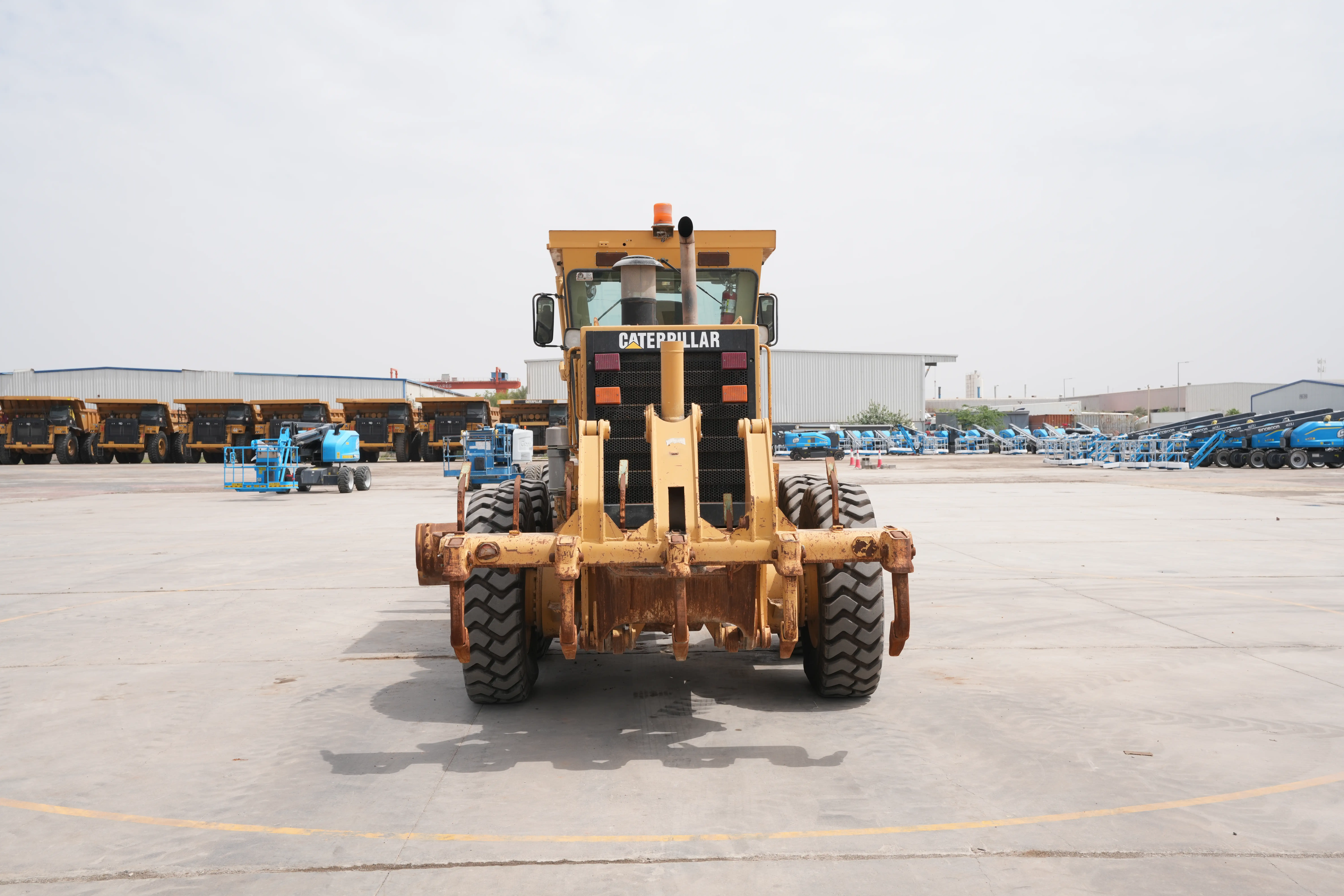Product-Cat 140H motor grader-exterior