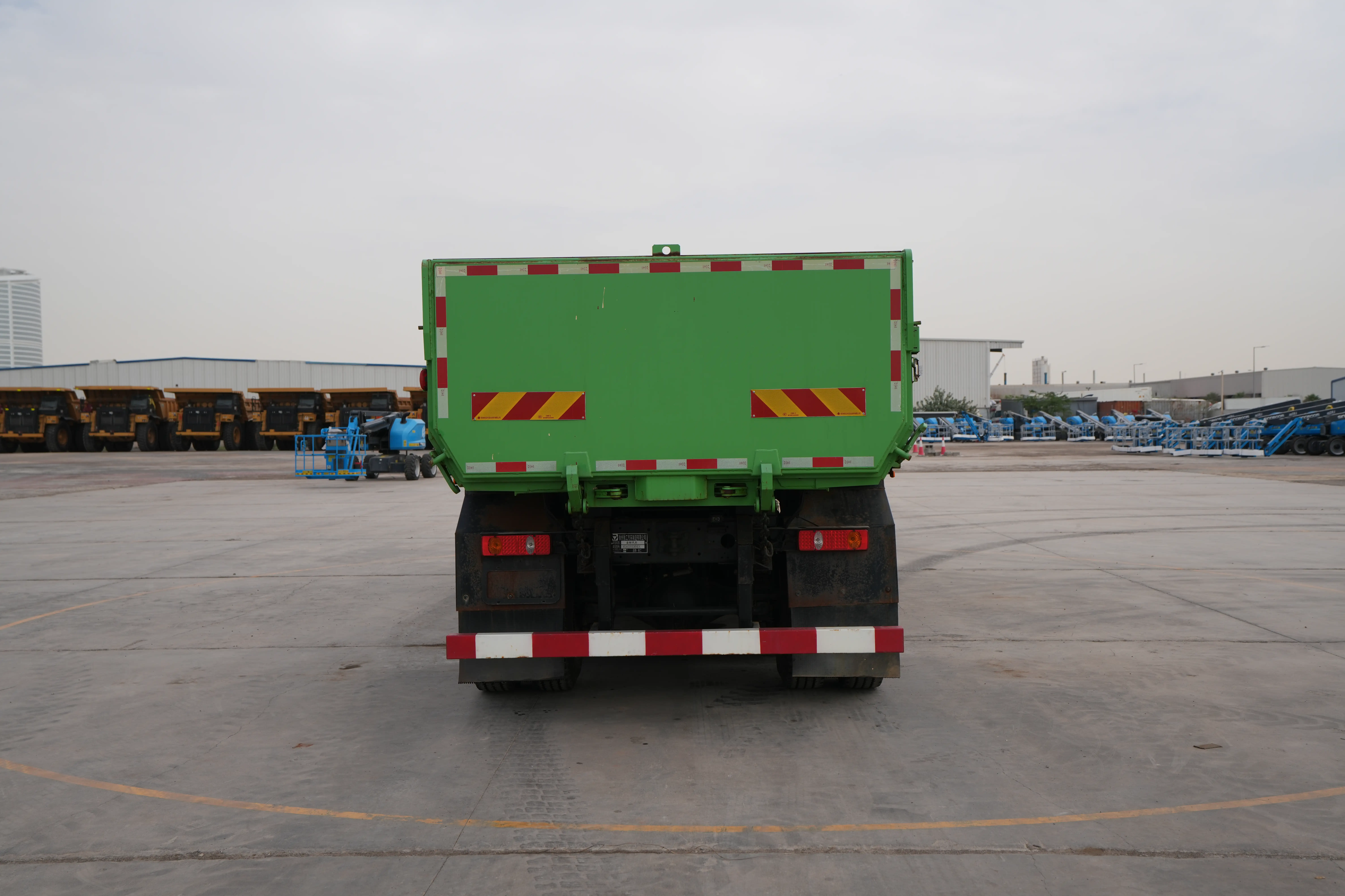 Product-XCMG Hanvan G5 8x4 tipper truck-exterior